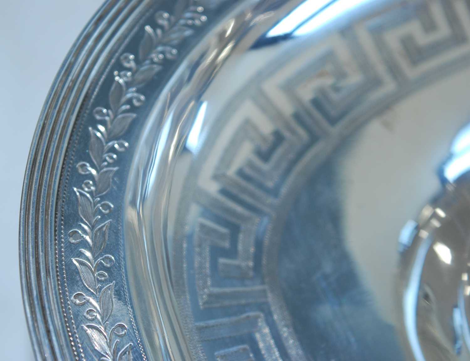 A George III silver pedestal bread basket, of elliptical form with reeded rim and reeded swing - Image 3 of 5