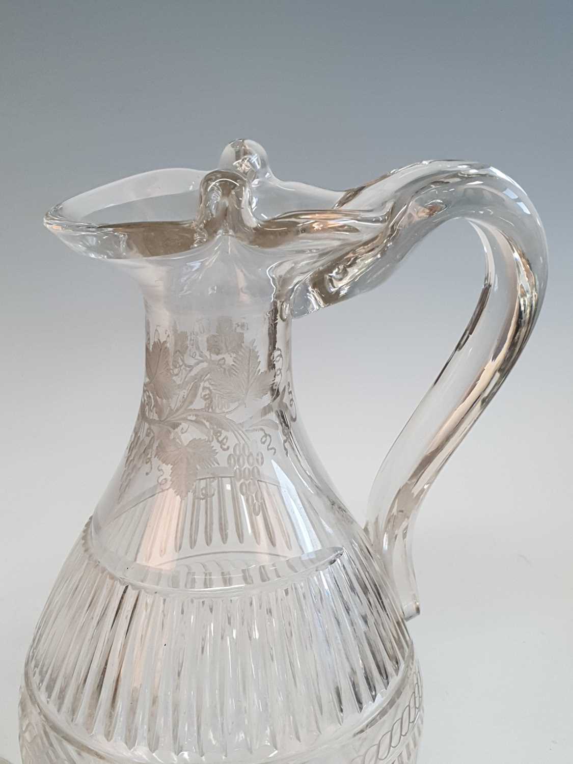 A Regency glass claret jug, wheel engraved with trailing vines, h.28cm, together with a set of - Bild 3 aus 4