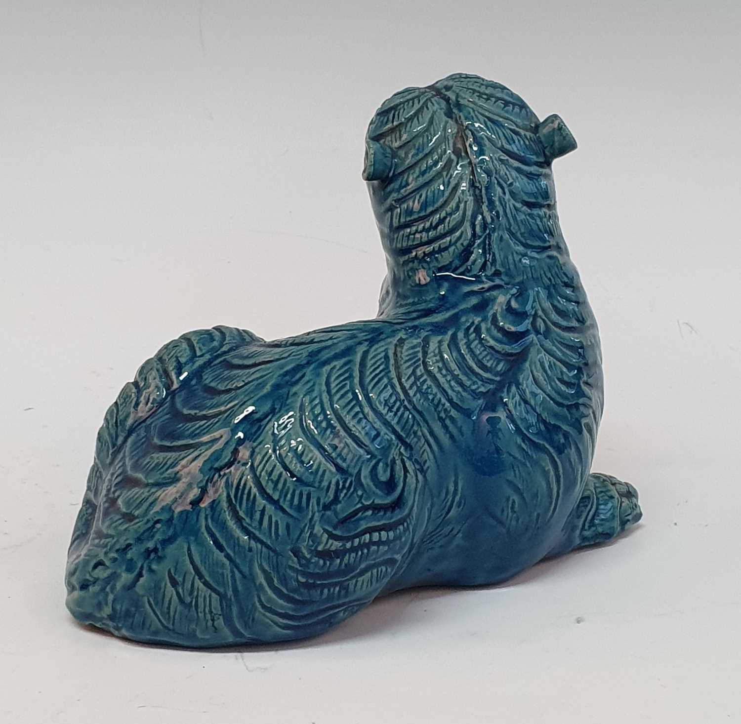 A 19th century Chinese turquoise glazed model of a tiger, shown in recumbent pose, h.14cm There is a - Bild 4 aus 6