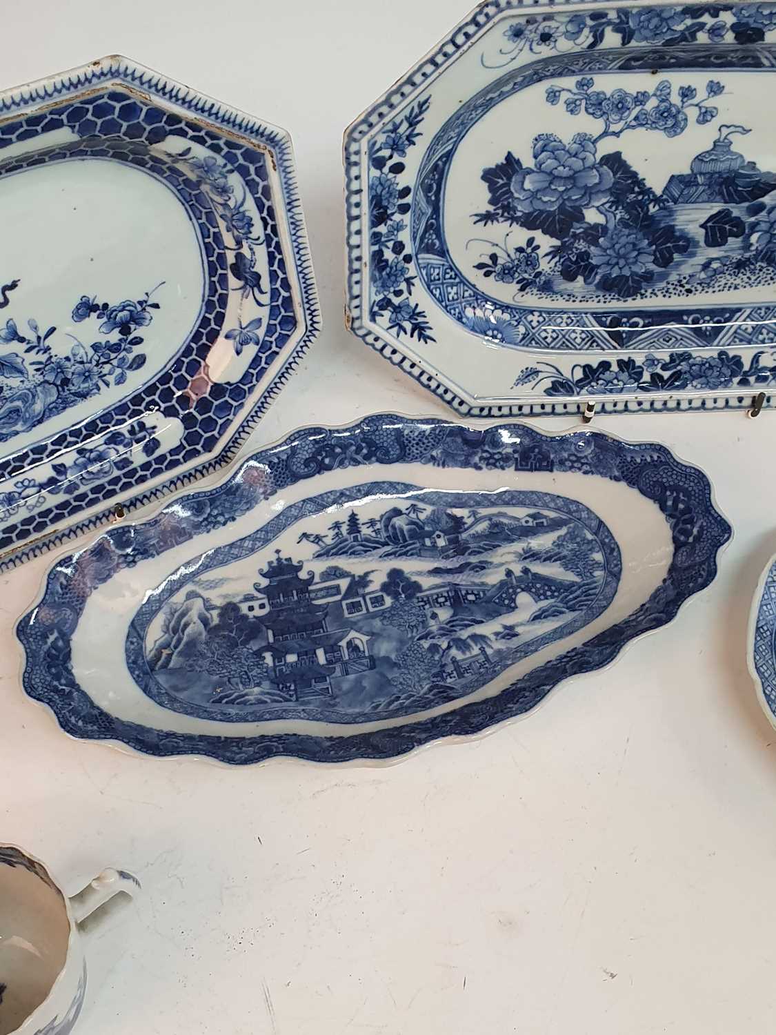 A collection of 18th century Chinese blue and white porcelain, to include a near pair of octagonal - Image 5 of 16