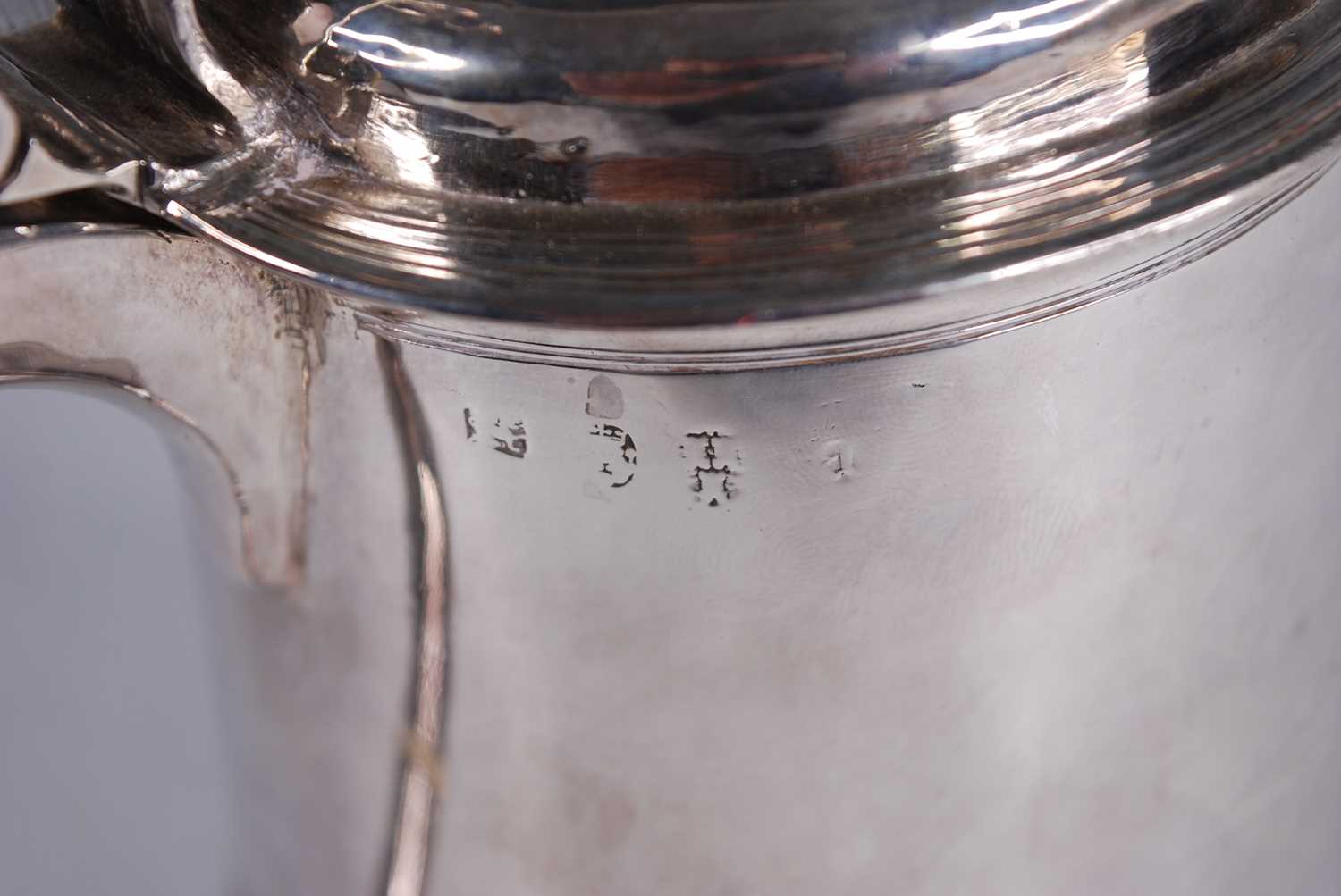 A George I silver lidded tankard, of flaring cylindrical form, the domed cover with scroll - Image 5 of 10