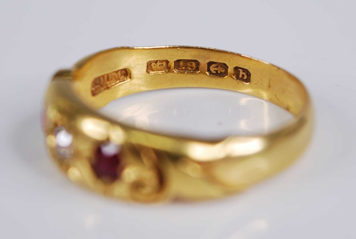 An Edwardian 18ct gold, ruby and diamond ring, the 'gypsy' set old round cut diamond weighing approx - Bild 3 aus 5