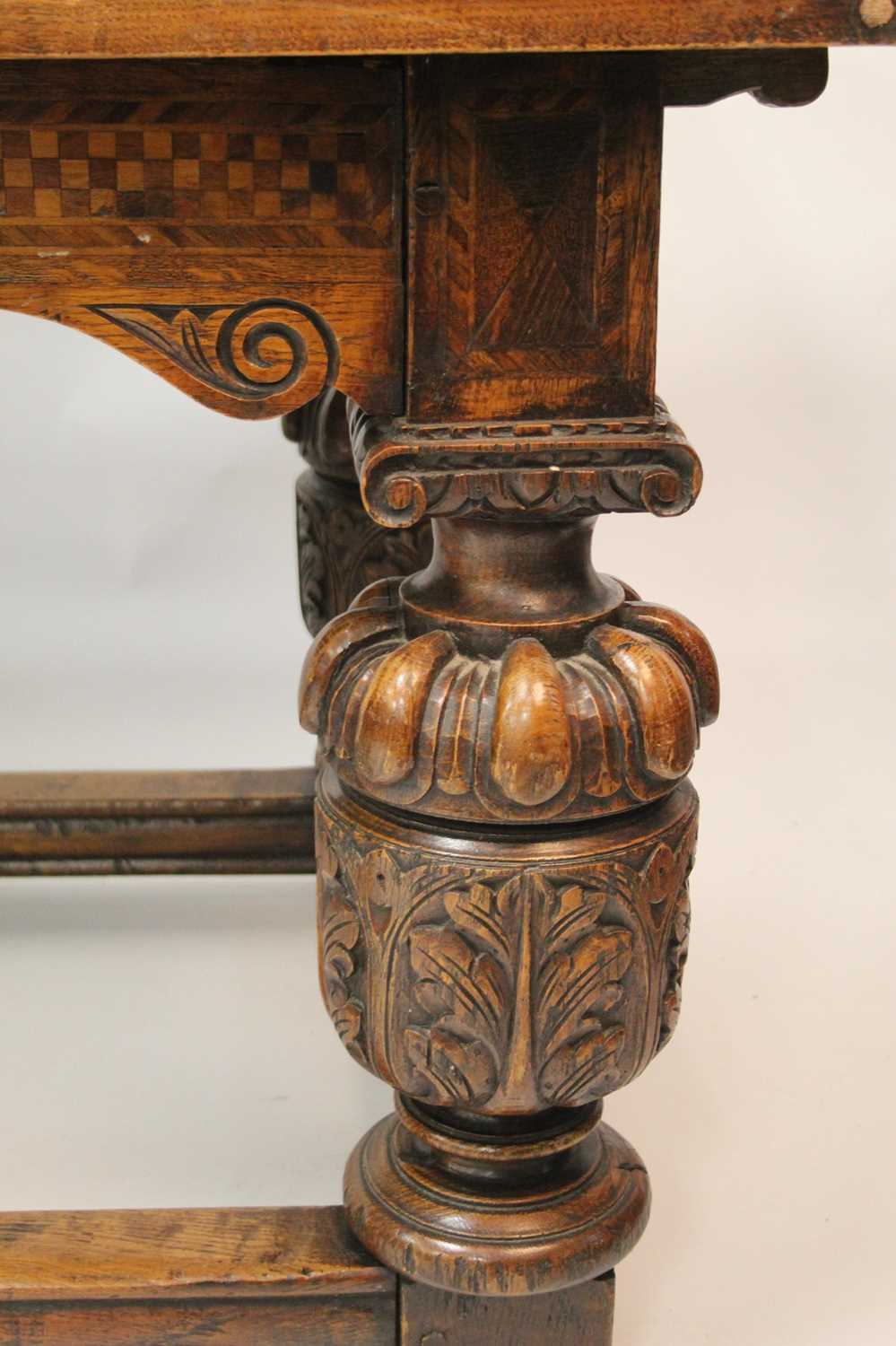 An antique oak drawleaf refectory table in the Elizabethan style, the three-plank top with cleated - Bild 3 aus 4