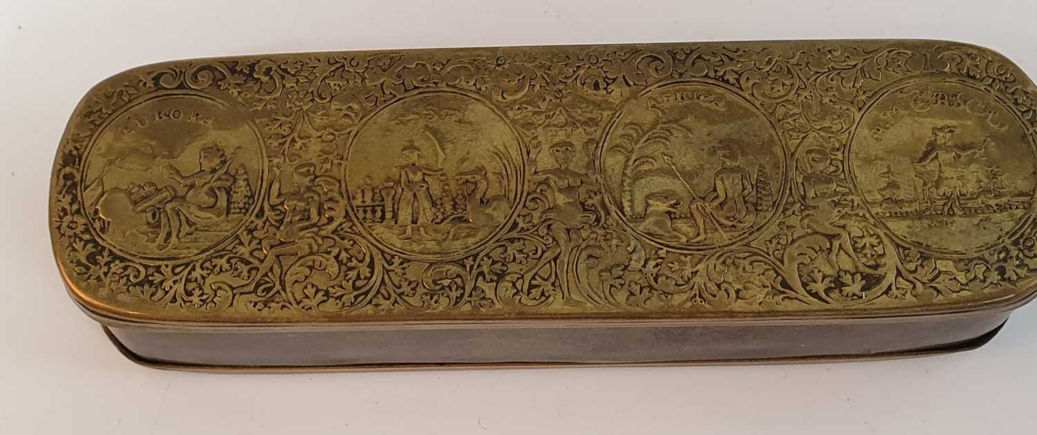 A circa 1757 French brass and copper tobacco box, of oblong form, having embossed decoration - Bild 2 aus 4