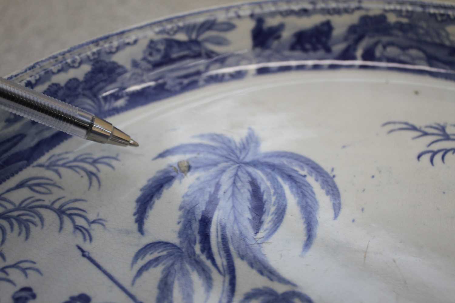 A circa 1810 Spode Indian Sporting series blue and white transfer decorated circular stand, - Bild 3 aus 6