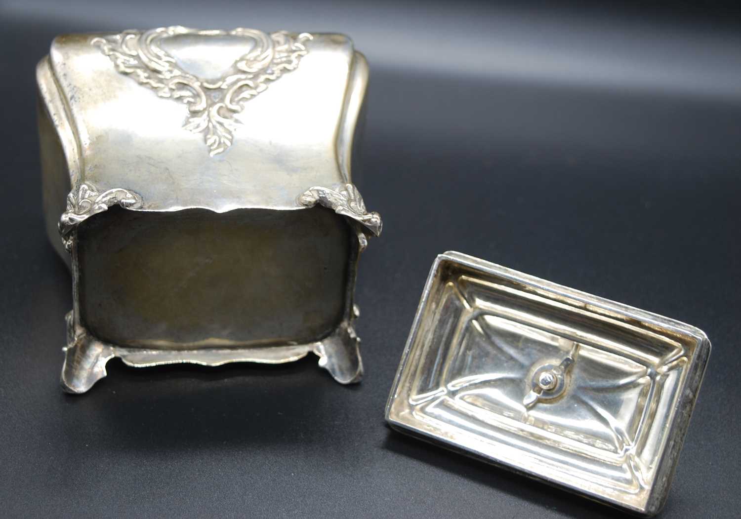 A late Victorian silver tea caddy, of shaped shouldered rectangular form with lift-off cover, having - Image 6 of 6