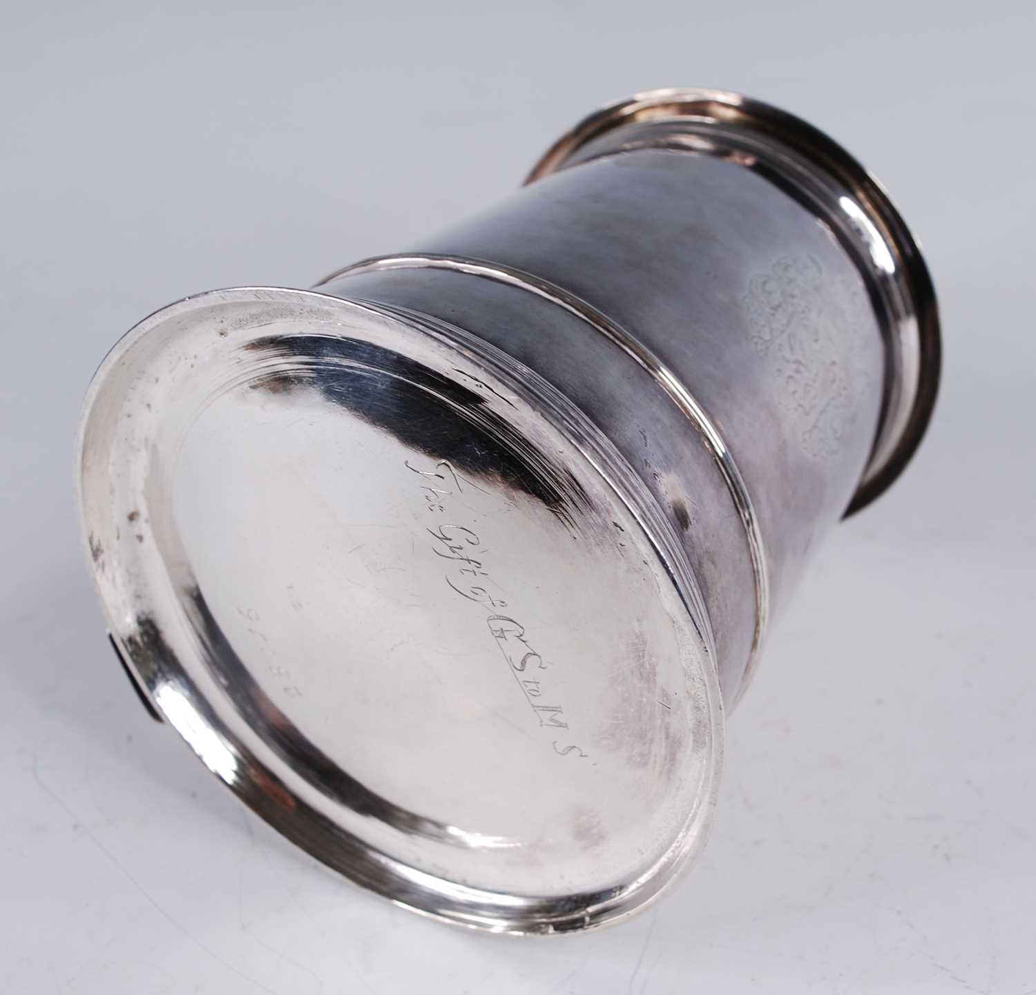 A George I silver lidded tankard, of flaring cylindrical form, the domed cover with scroll - Image 8 of 10
