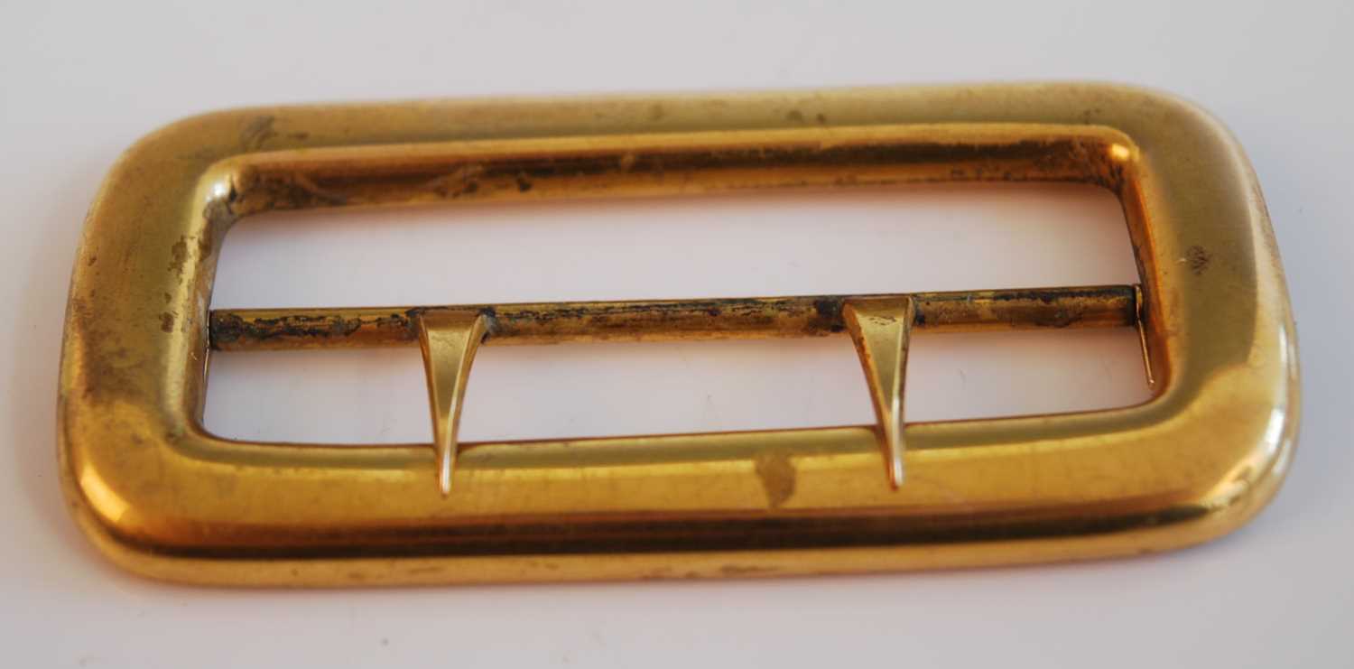 A 19th century yellow metal buckle, of shaped rectangular form with twin-pronged chape, the chape - Bild 6 aus 6