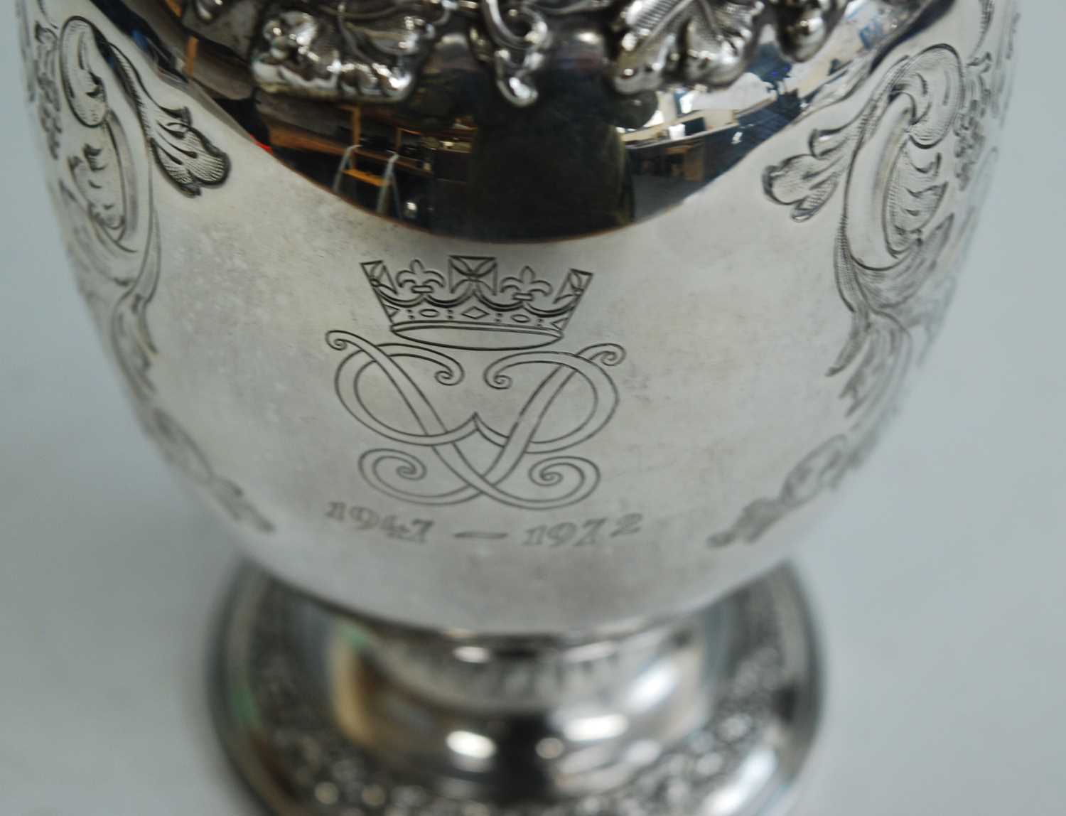 A Garrard & Co silver commemorative wine ewer for the Silver Wedding anniversary of Queen - Image 3 of 11