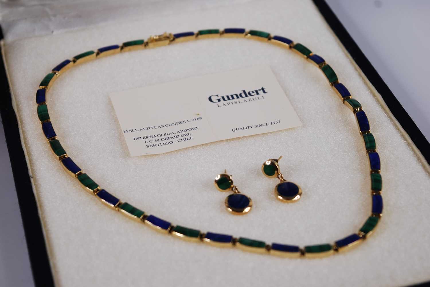 A Gundert of Chile 18ct yellow gold and lapis lazuli set necklace, arranged as alternating green and - Image 5 of 5