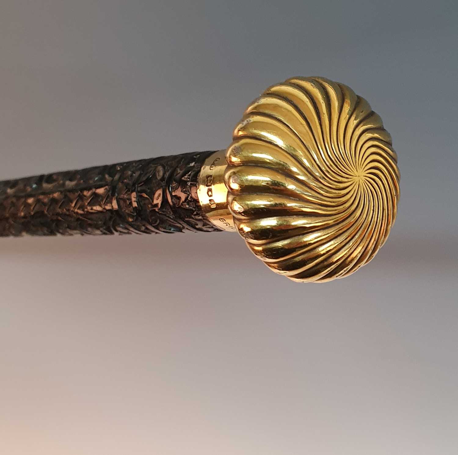 An Edwardian Brigg of London walking stick, the wrythen silver gilt handle marked 'Brigg', London - Bild 3 aus 6