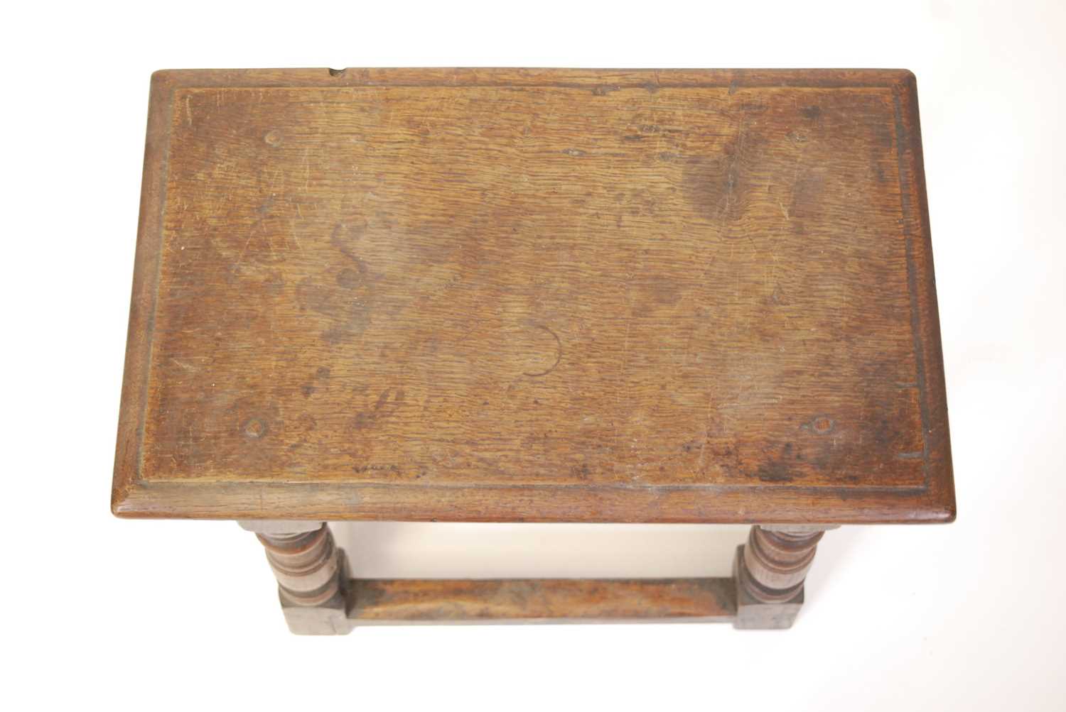 A circa 1700 oak joint stool, the plain rectangular top over chip carved frieze to ring turned and - Bild 2 aus 5