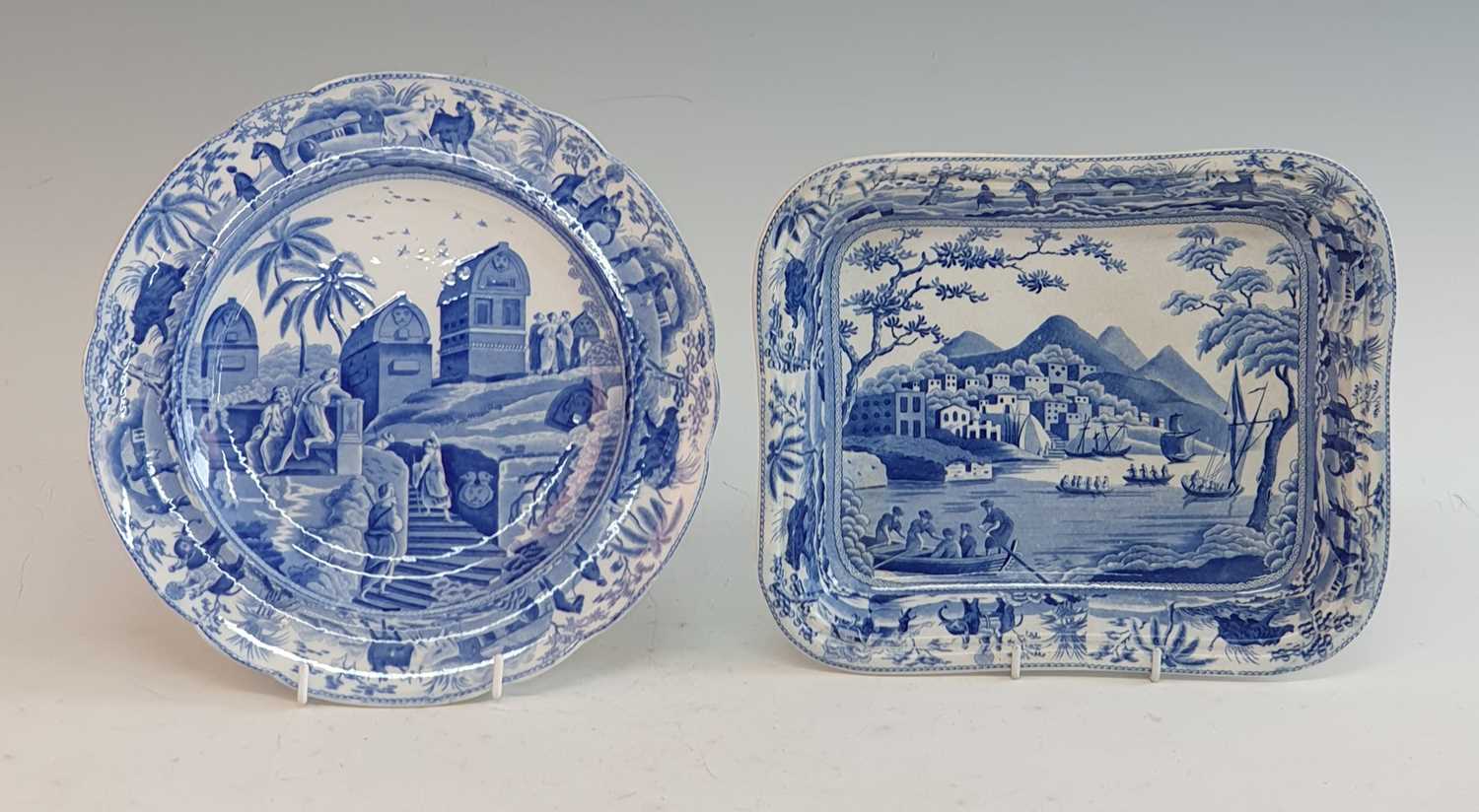 A circa 1810 Spode Caramanian series blue and white transfer decorated plate, dia.25.5cm, together