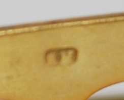 A 19th century yellow metal buckle, of shaped rectangular form with twin-pronged chape, the chape - Bild 4 aus 6