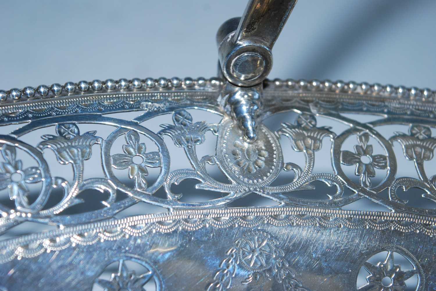 A George IV silver swing-handled cake basket, of oval form with beaded rims, pierced and engraved - Bild 3 aus 9