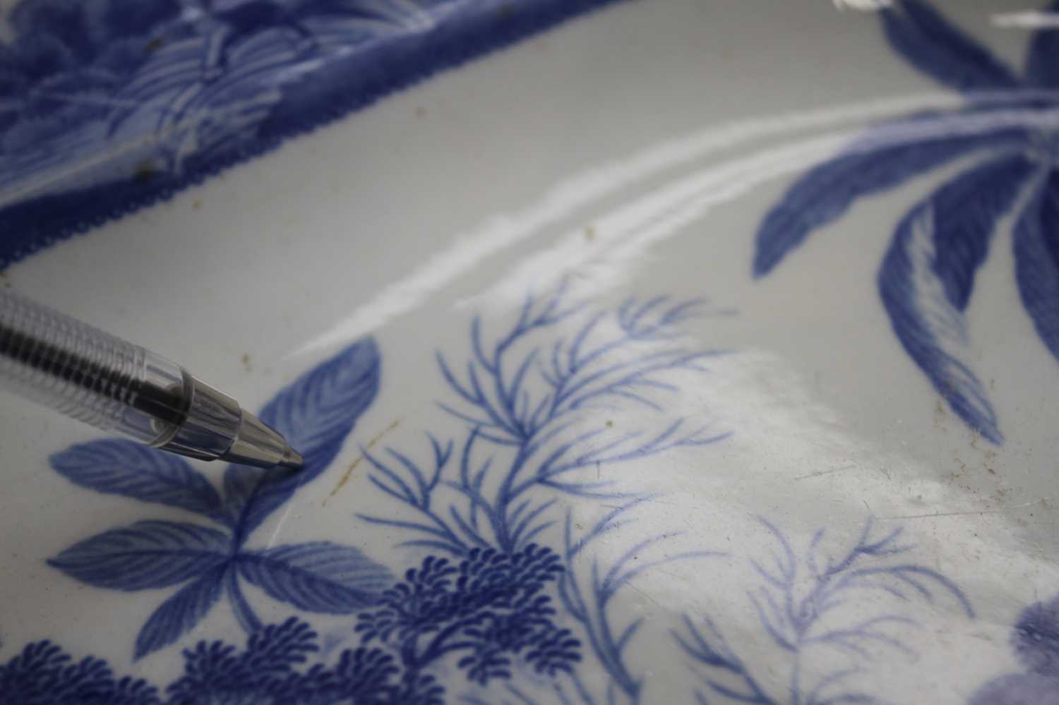 A circa 1810 Spode Indian Sporting series blue and white transfer decorated meat dish, impressed - Image 6 of 10