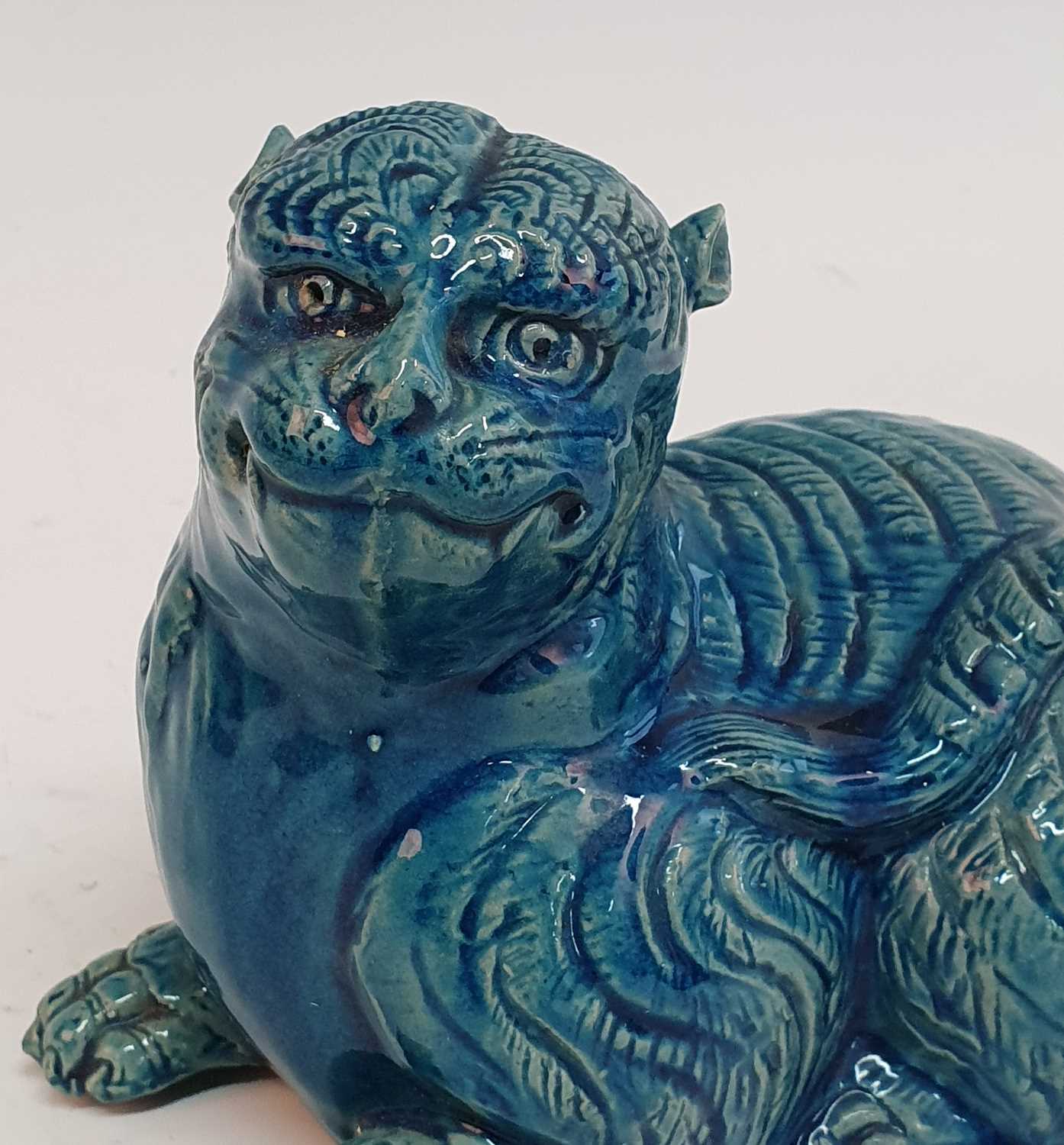 A 19th century Chinese turquoise glazed model of a tiger, shown in recumbent pose, h.14cm There is a - Bild 2 aus 6