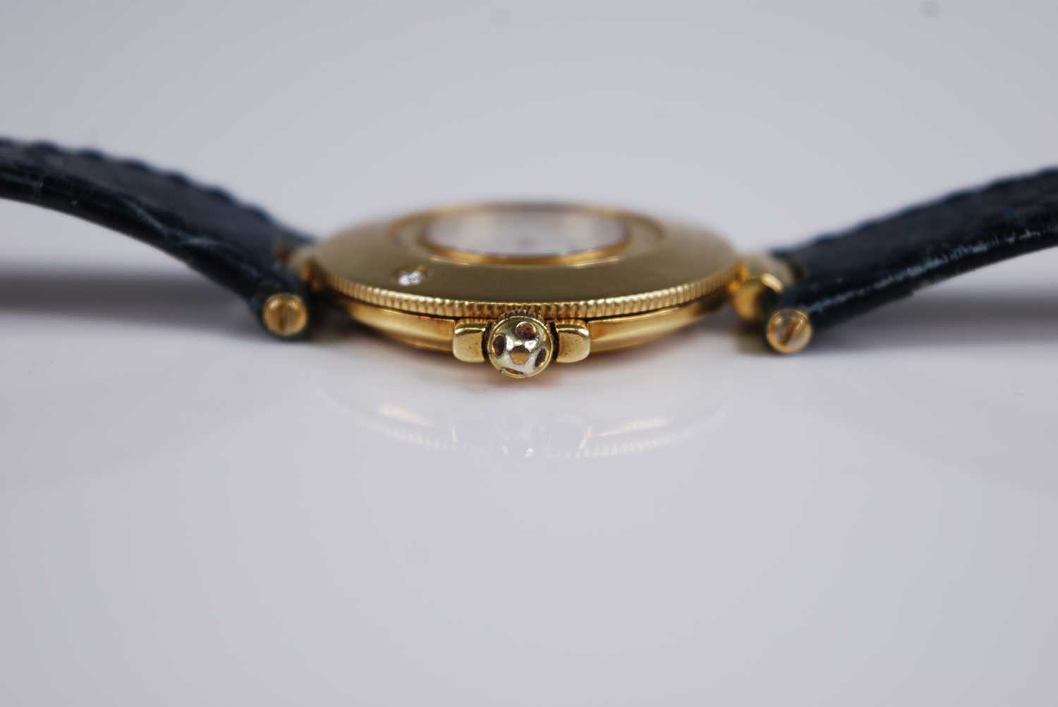 A lady's 18ct gold Jaeger LeCoultre quartz wristwatch, having a signed mother of pearl dial, diamond - Image 5 of 5