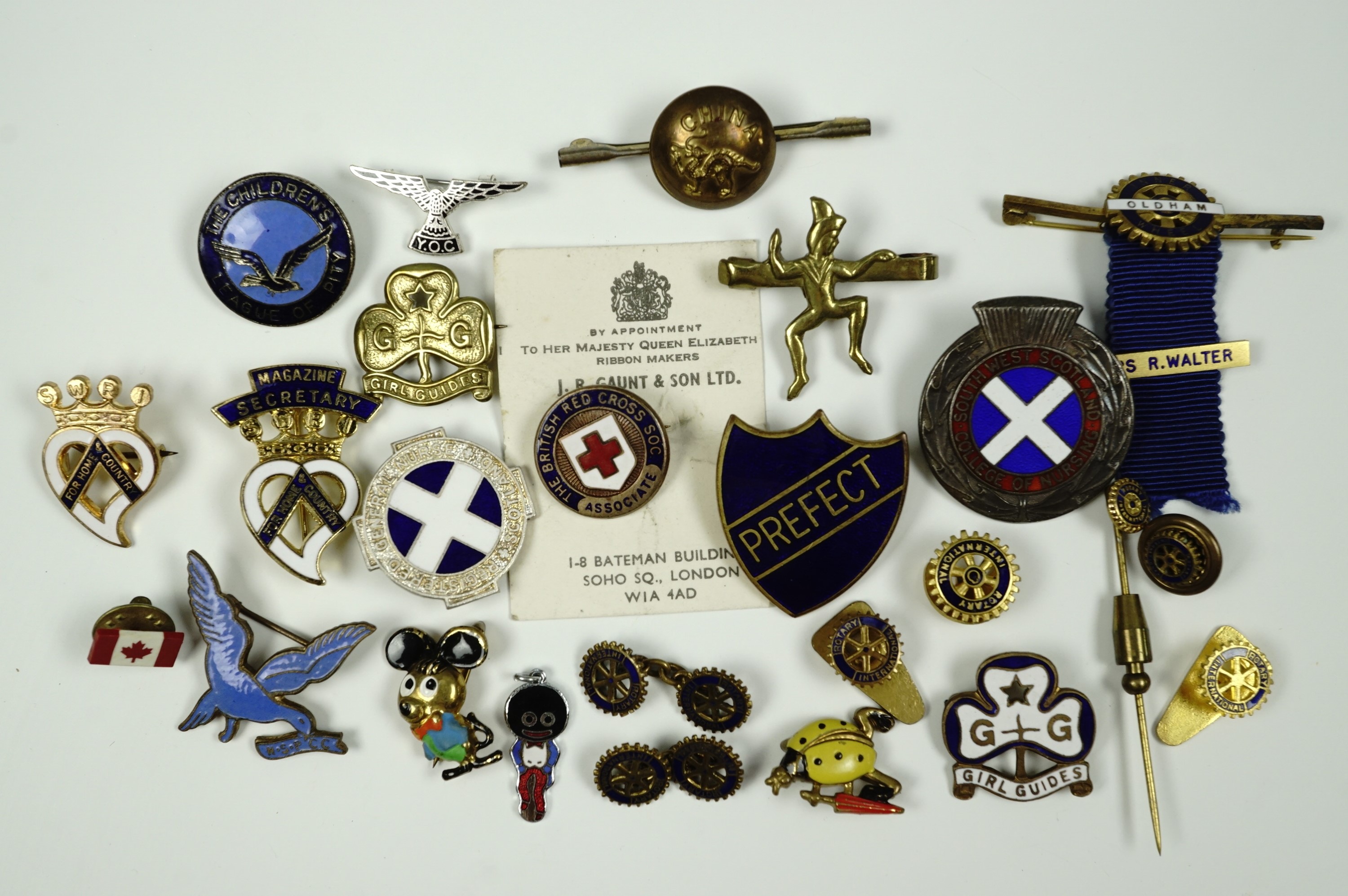 A quantity of vintage lapel badges etc, including a Border Regiment sweetheart brooch, British Red