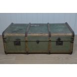 A vintage cabin trunk, 94 x 54 x 33 cm