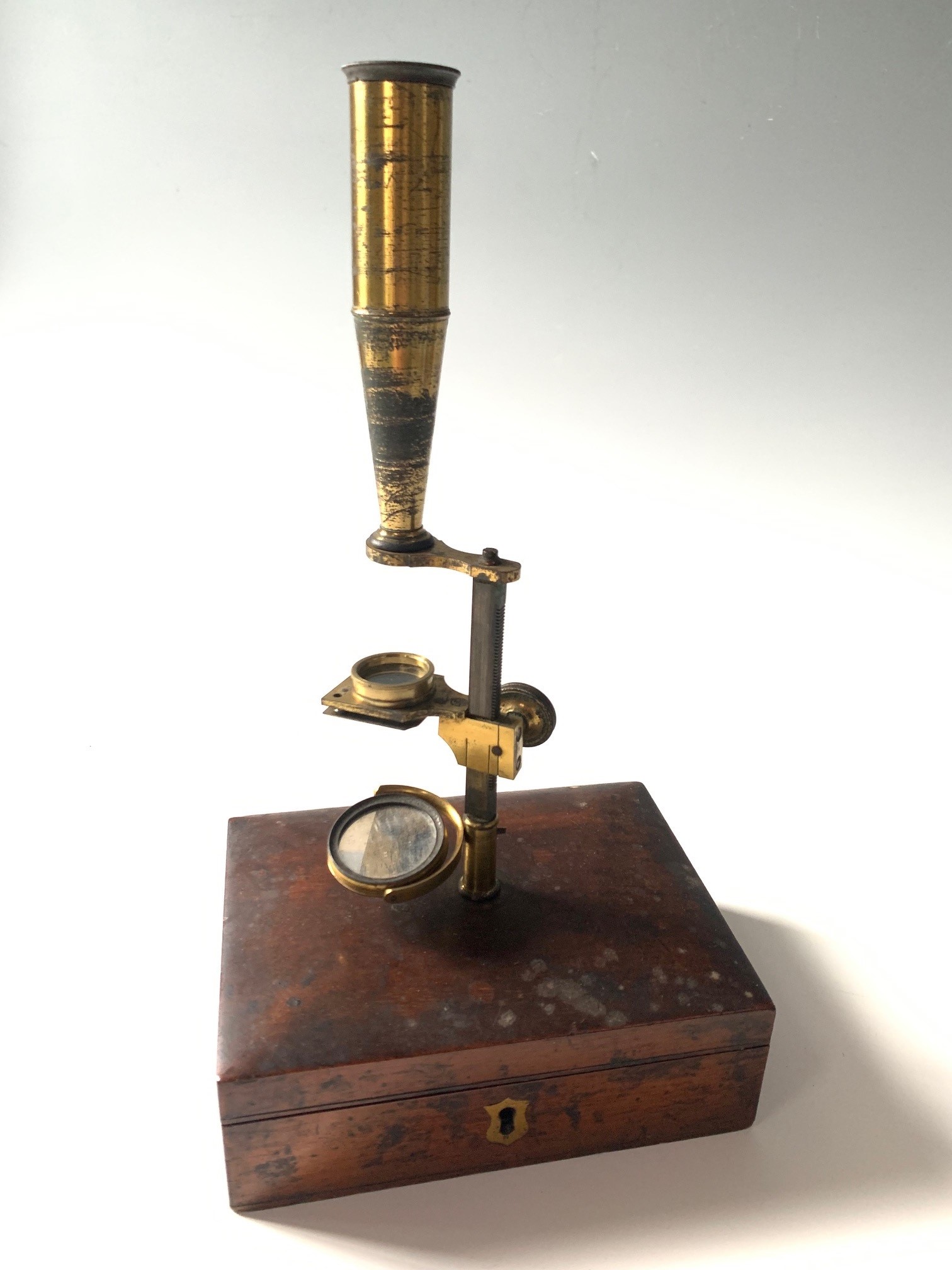 A late Georgian Cary Gould type "second size" portable compound monocular microscope, in lacquered - Image 2 of 3