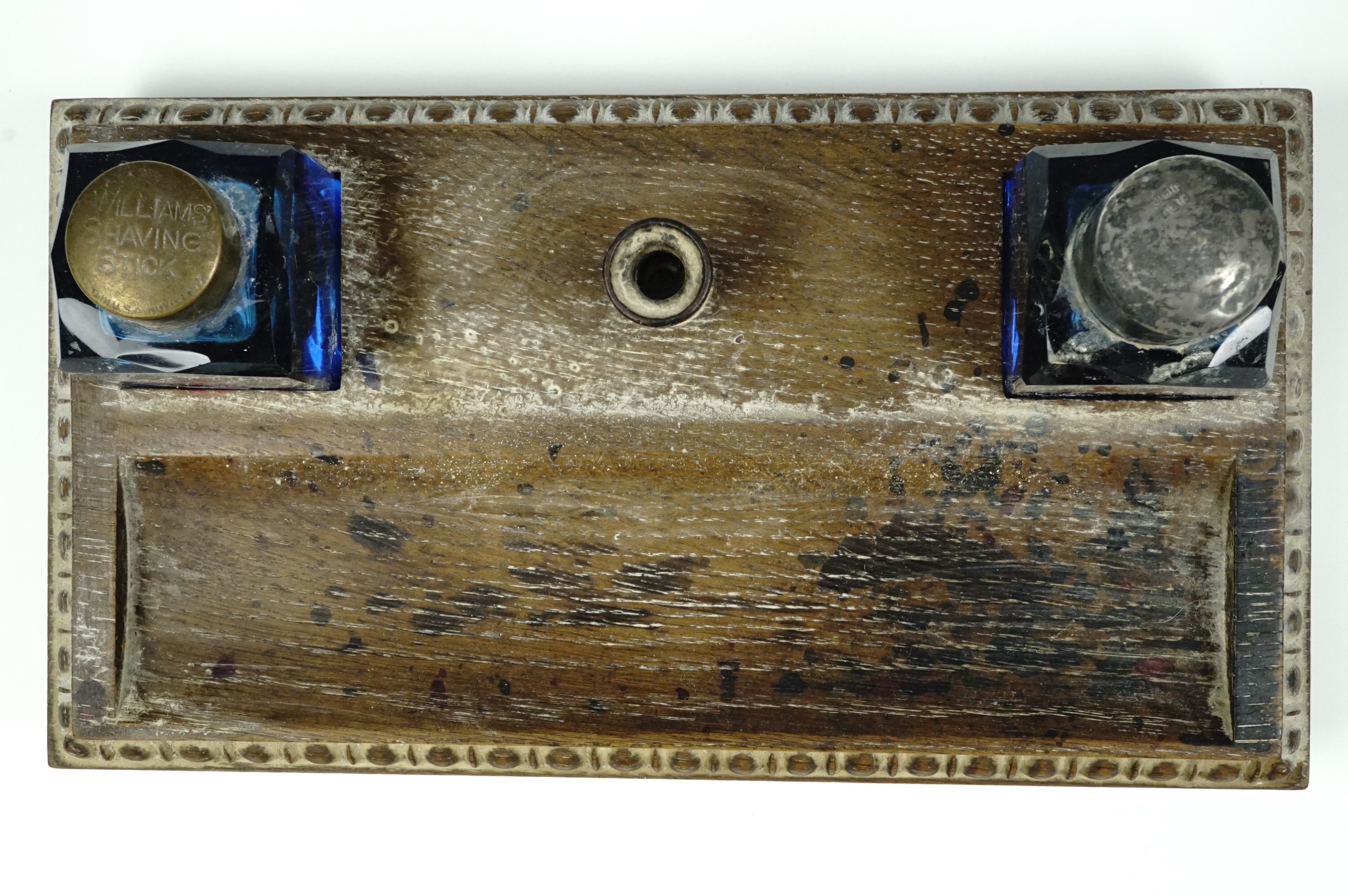 An Edwardian oak ink standish, carrying a pair of facet-cut blue glass ink wells, one having a - Image 2 of 2