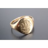 A 1930s 18 ct gold signet ring, its oval face bearing an engraved monogram, 3.7 g, M