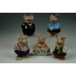 A set of Wade piggy banks with original "Trustees Saving Bank" stoppers, tallest 19 cm