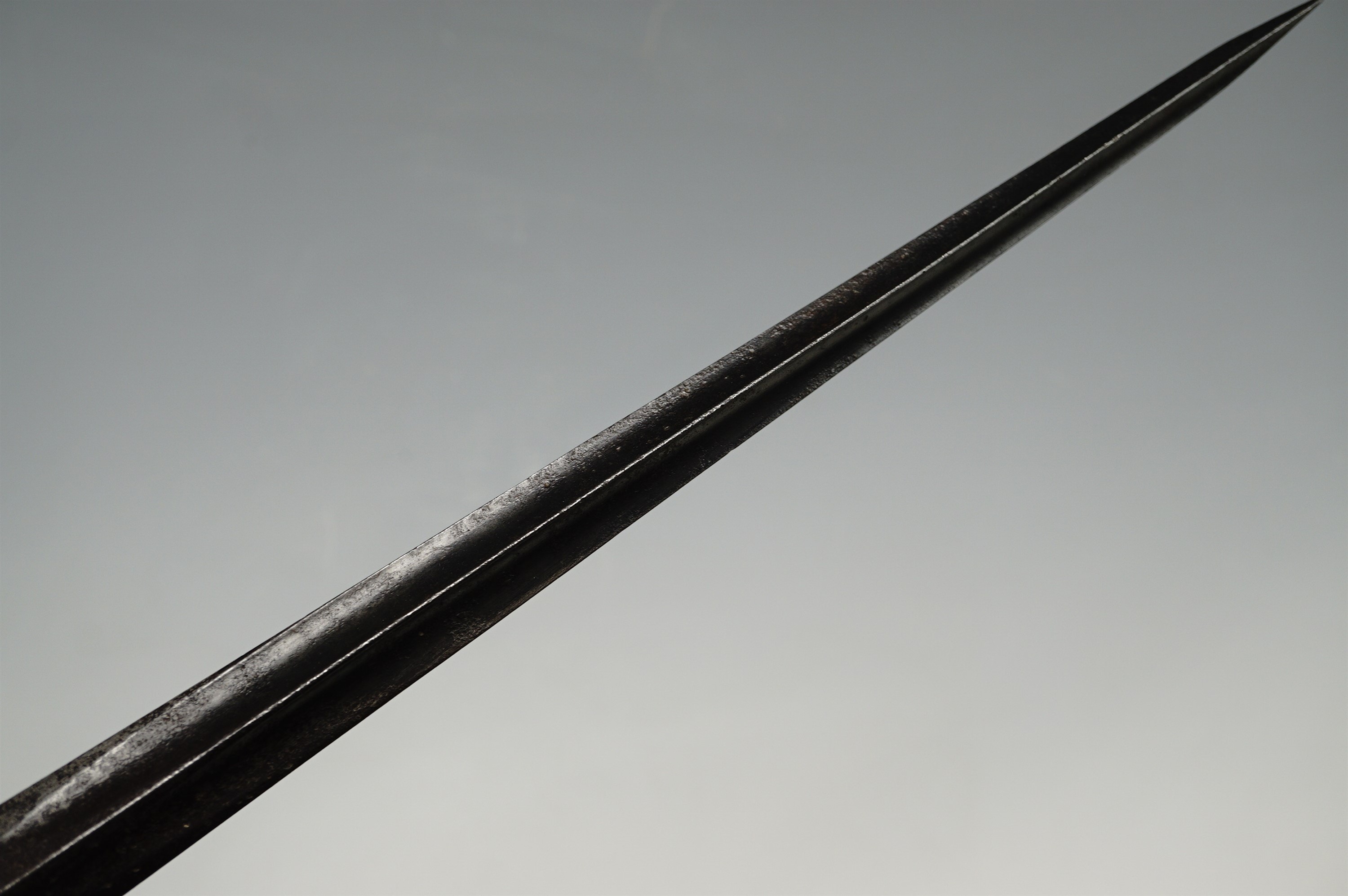 A George III Ordnance Elliott flintlock cavalry carbine, with socket bayonet - Image 16 of 17