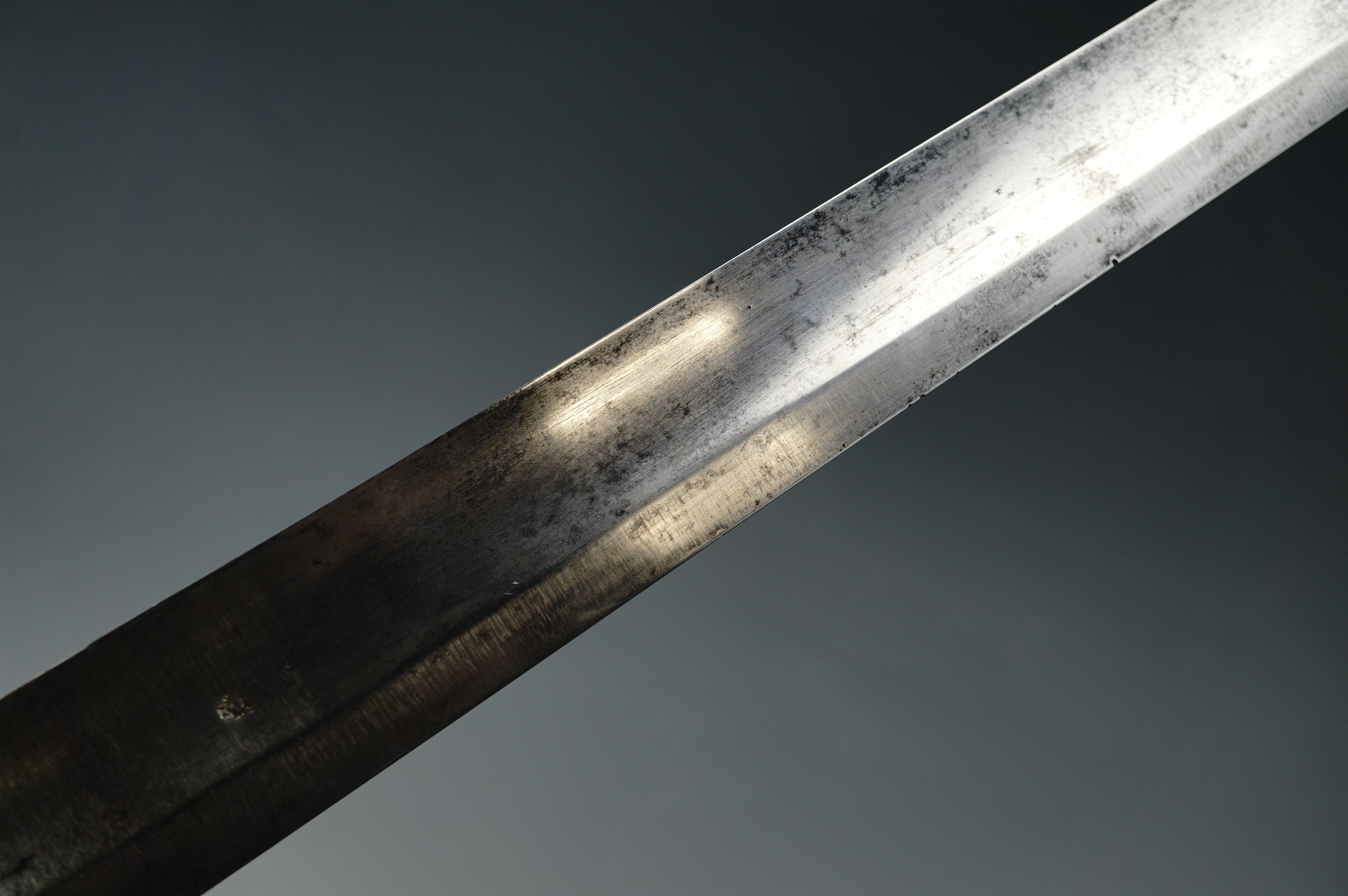 An Ordnance 1796 Pattern heavy cavalry trooper's sword, its blade back stamped "Bate", blade 88 cm - Image 10 of 11