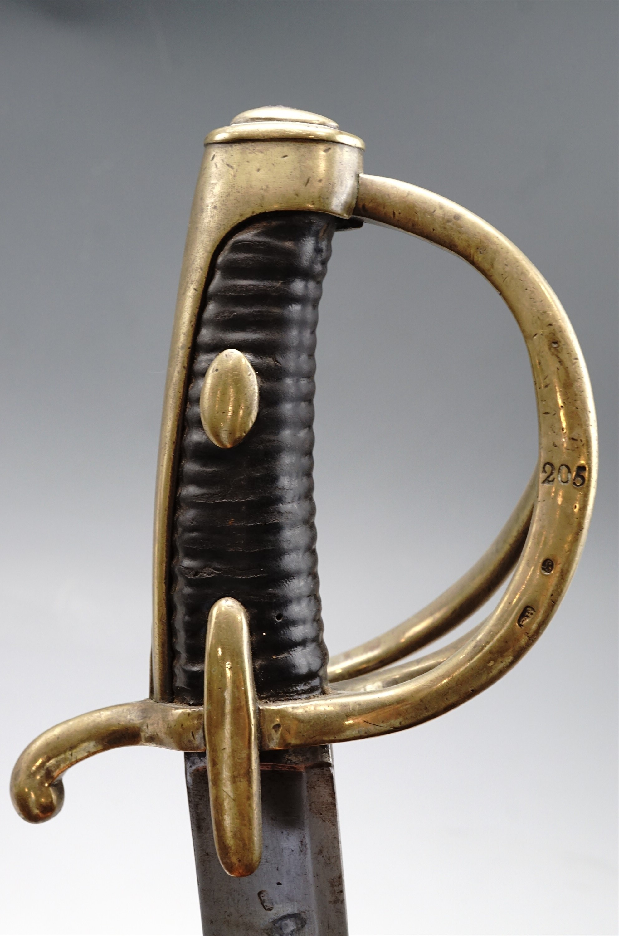 An early 19th Century European light cavalry sabre, being a variant French year XI - Image 5 of 8