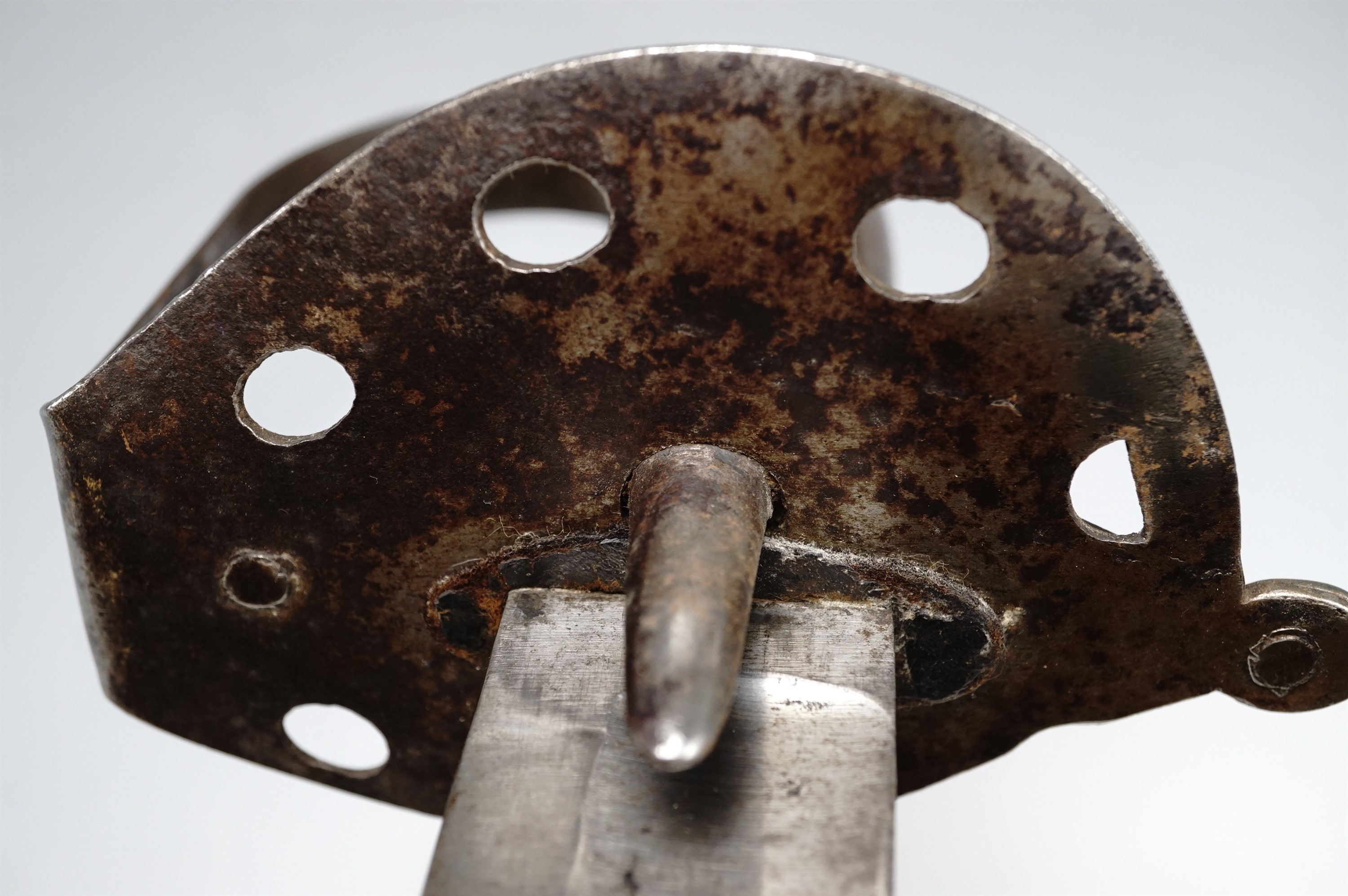 An Ordnance 1796 Pattern heavy cavalry trooper's sword, its blade back stamped "Bate", blade 88 cm - Image 7 of 11