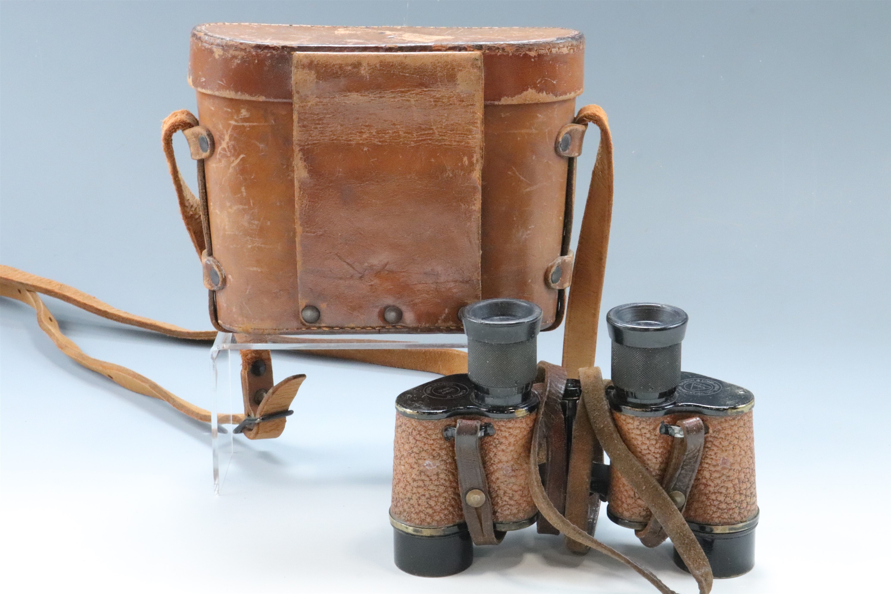 A cased set of US Army Signal Corps Bausch and Lomb prismatic binoculars bearing RAF / Air - Image 2 of 4