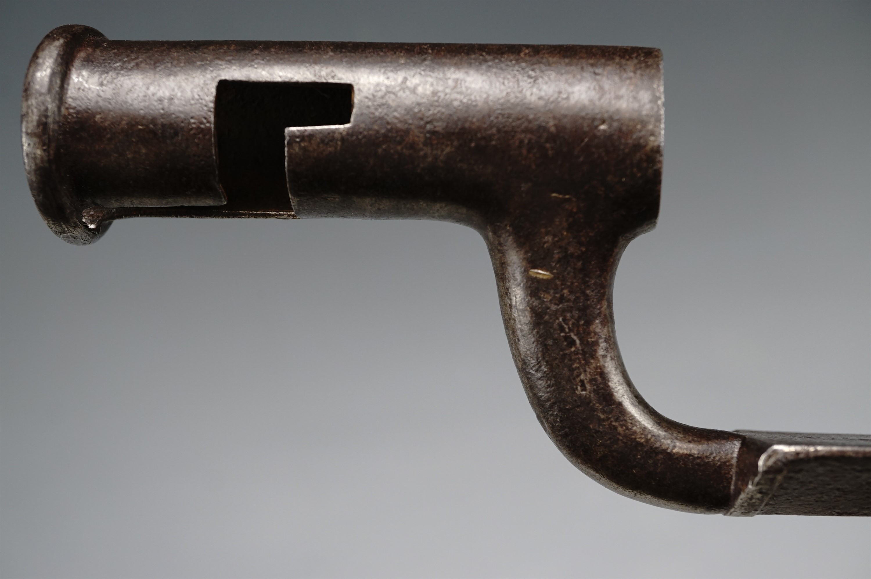 A George III Ordnance Elliott flintlock cavalry carbine, with socket bayonet - Image 17 of 17