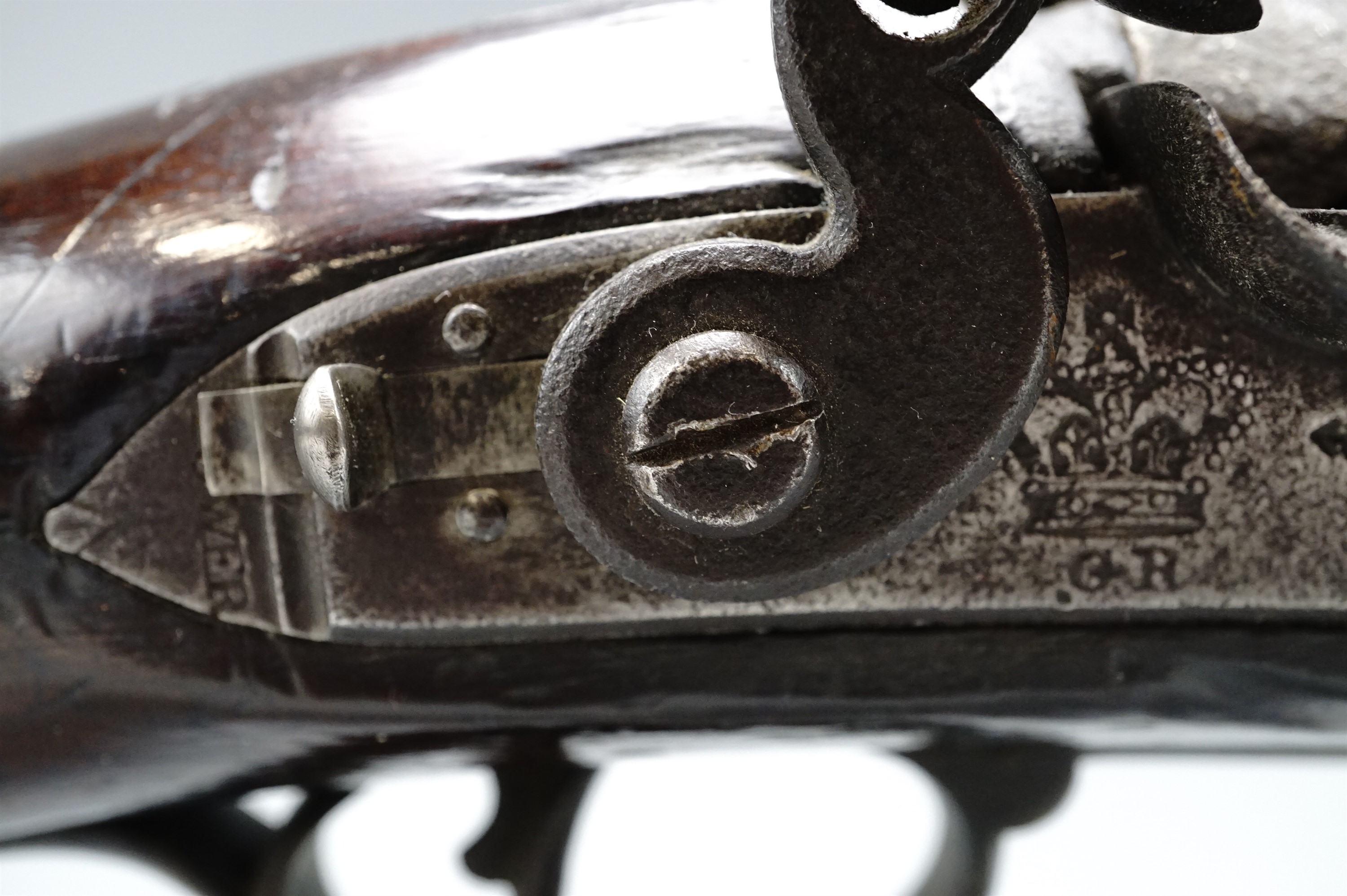 [ King's German Legion ] A George III Paget flintlock cavalry carbine, its butt plate tang - Image 4 of 10