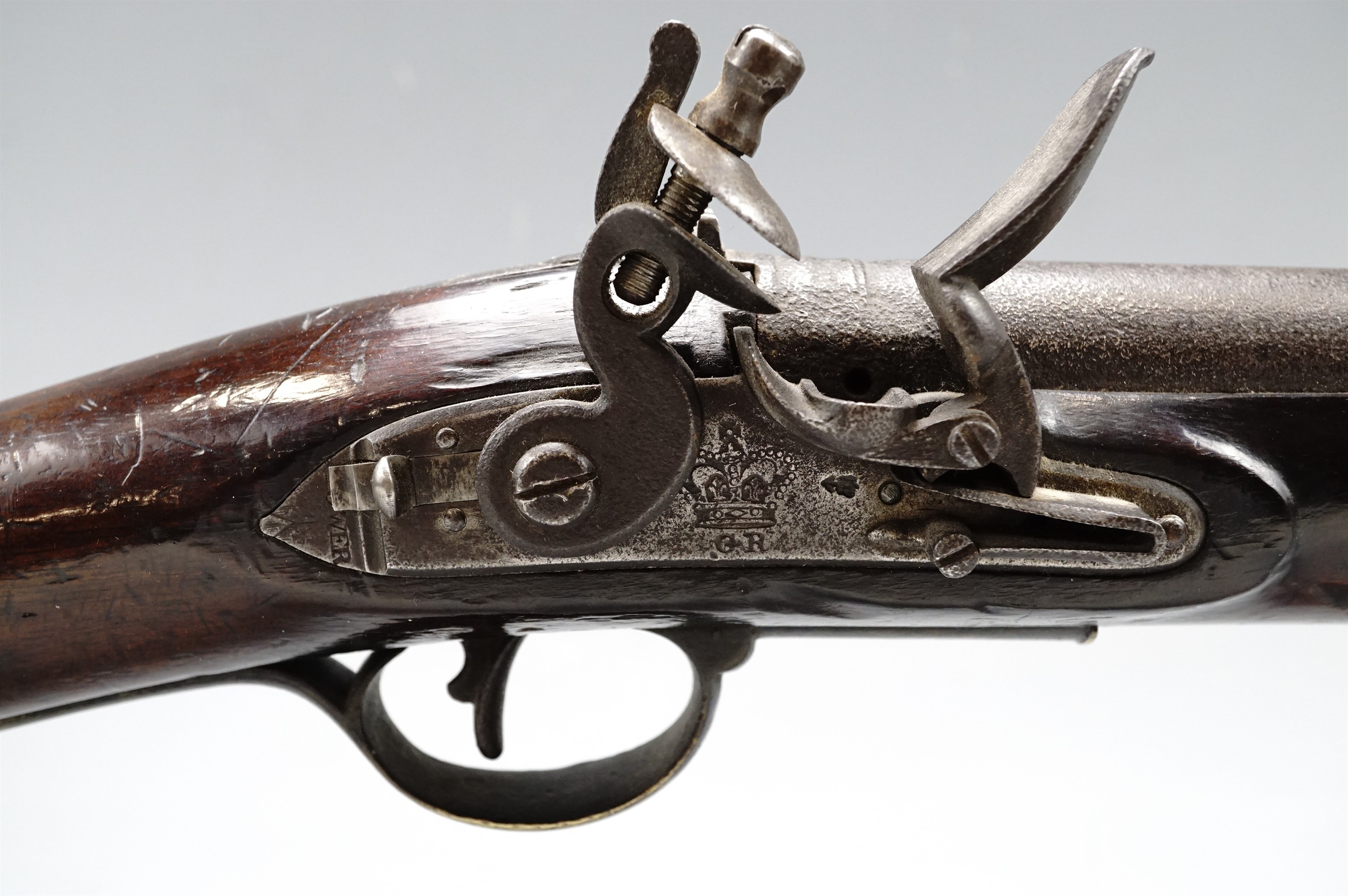 [ King's German Legion ] A George III Paget flintlock cavalry carbine, its butt plate tang - Image 3 of 10