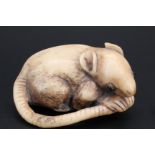A Japanese ivory netsuke of a rat, 5.5 cm