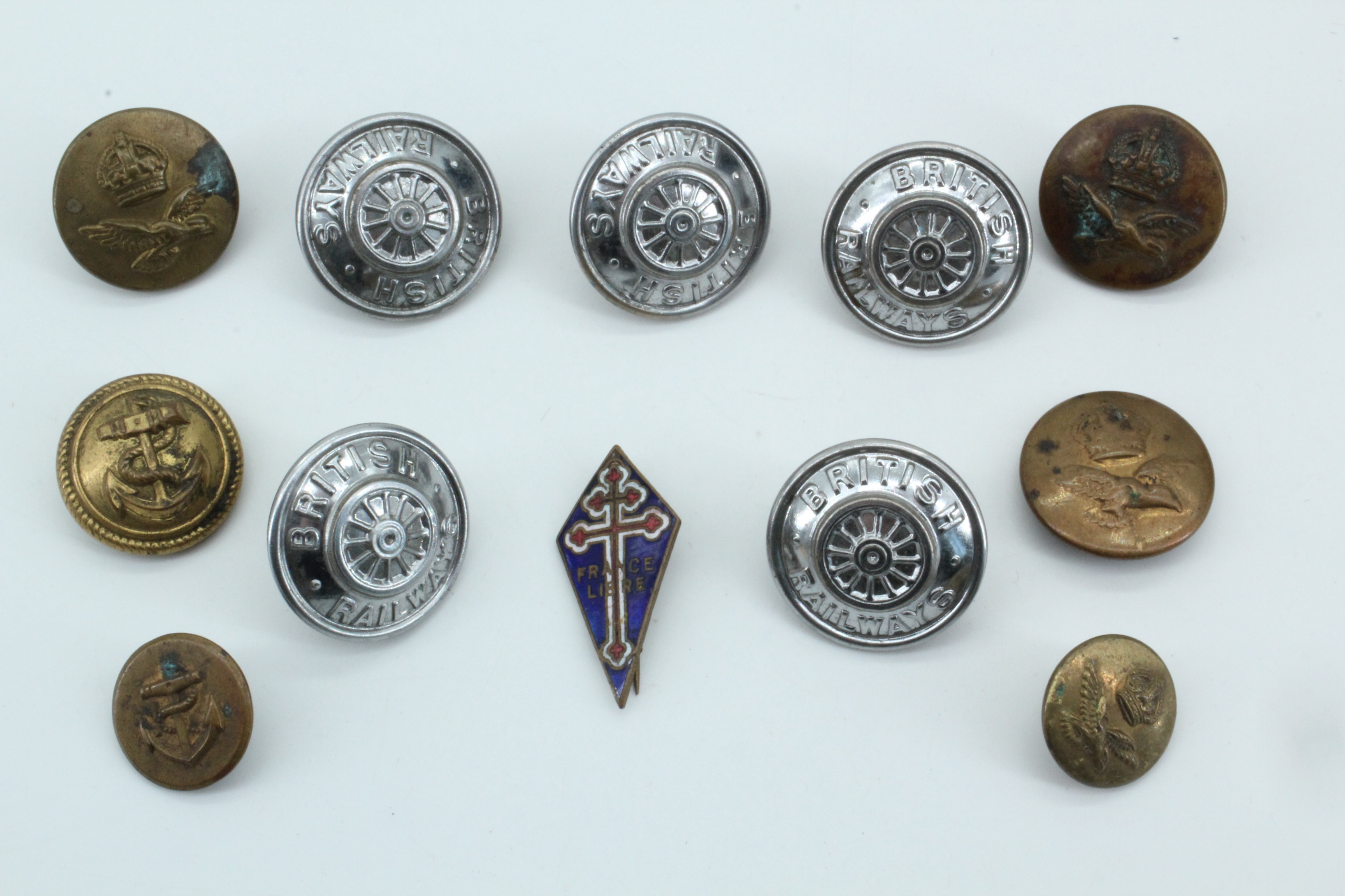 RAF and other buttons together with a Free French patriotic enamelled lapel badge