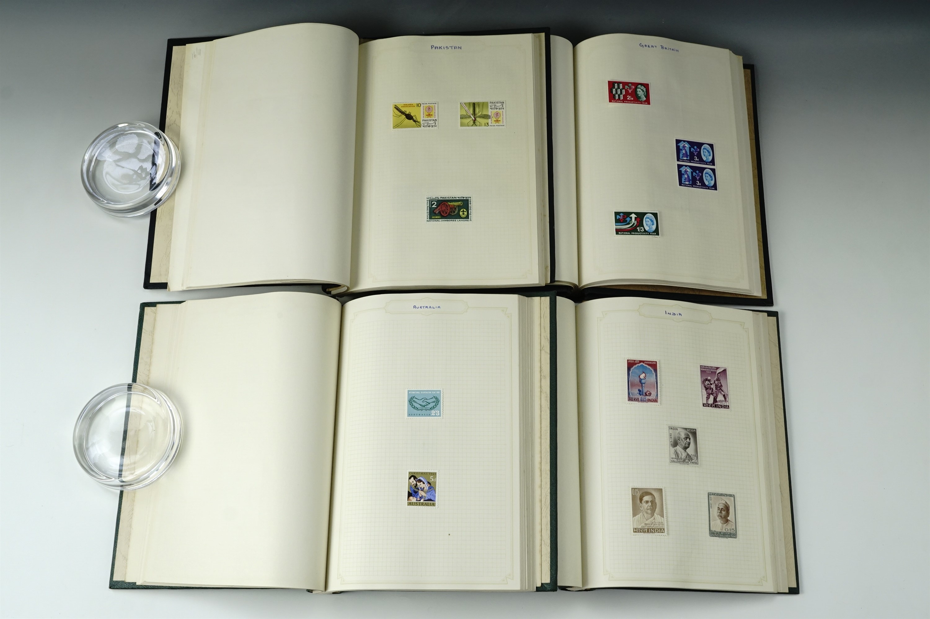 Five albums of world stamps - Image 2 of 3