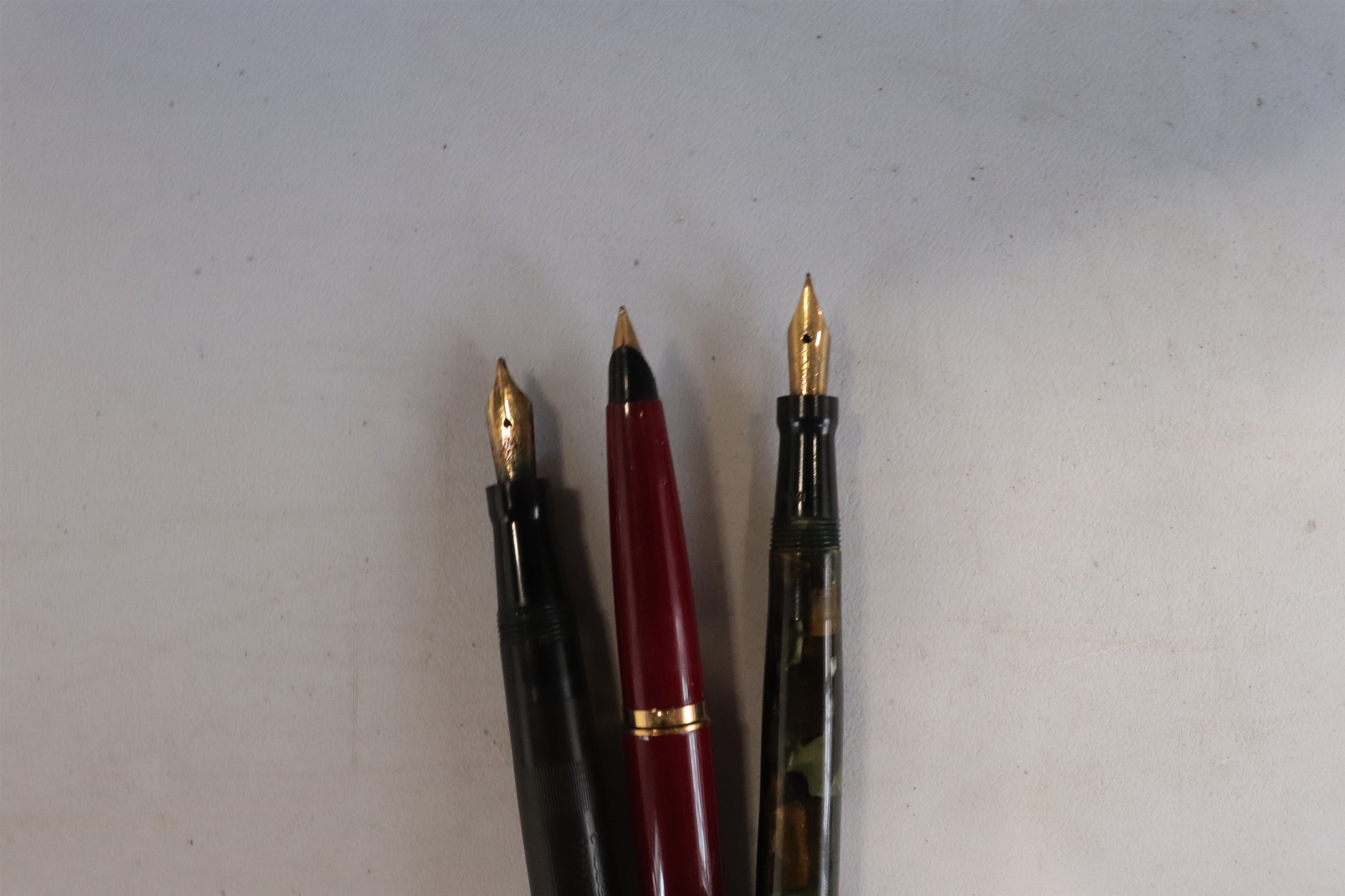 A 1960s Parker 45 refillable fountain pen, with red body, a Swan Minor fountain pen, with a 14 ct - Image 2 of 2