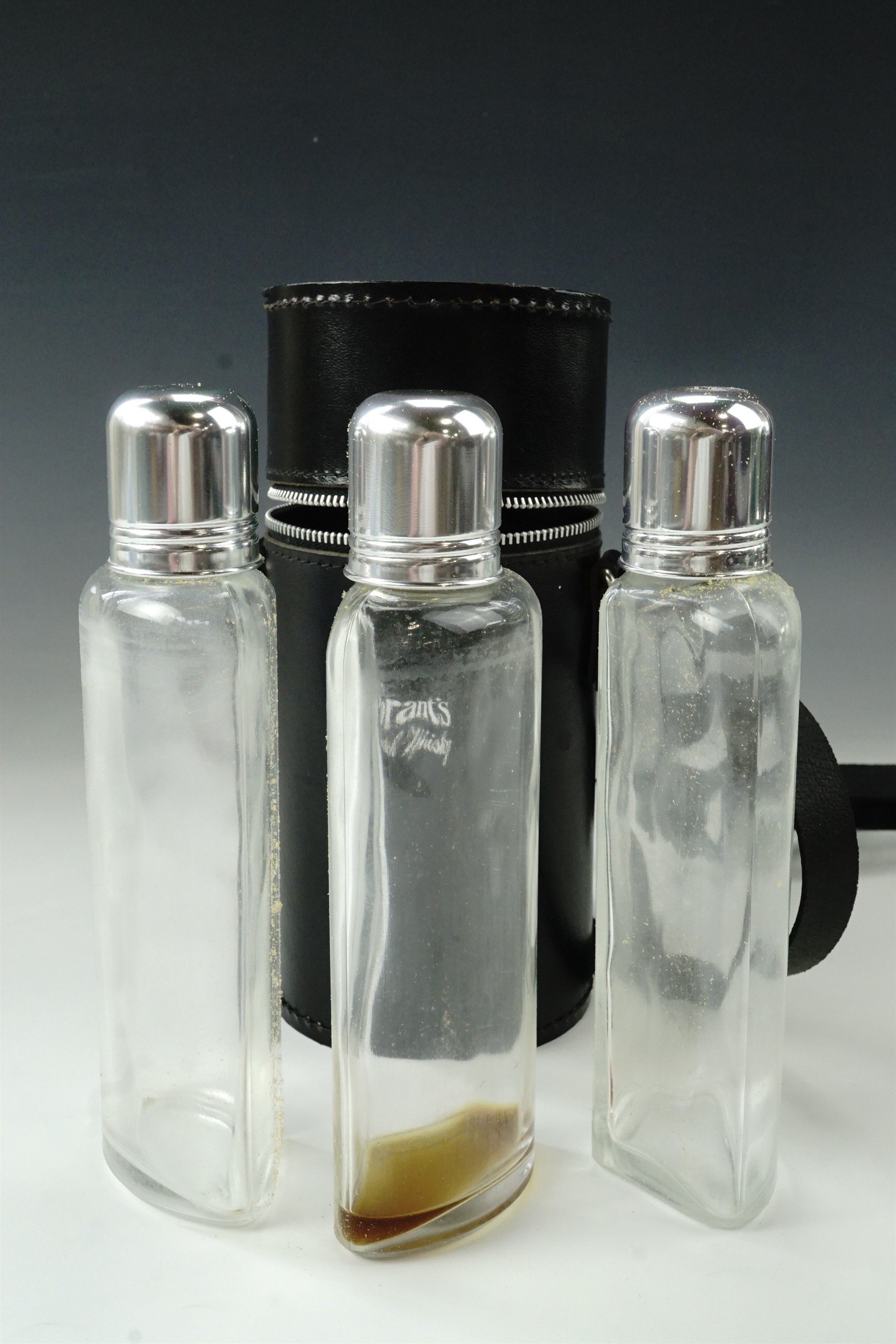 A Grant's whiskey travel decanter / flask set - Image 3 of 3