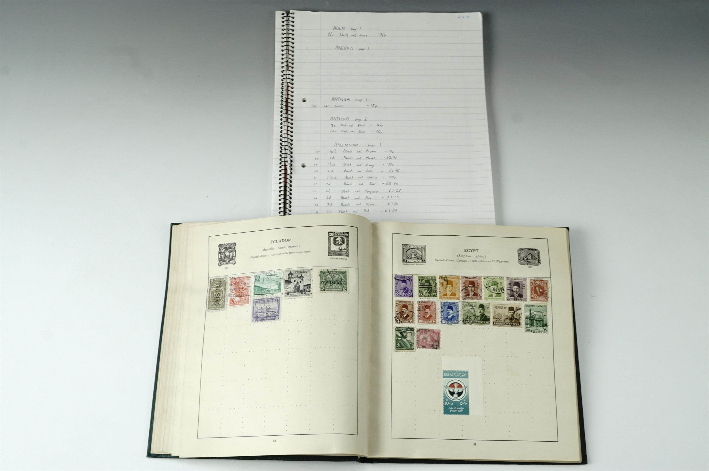 Five albums of world stamps - Image 3 of 3