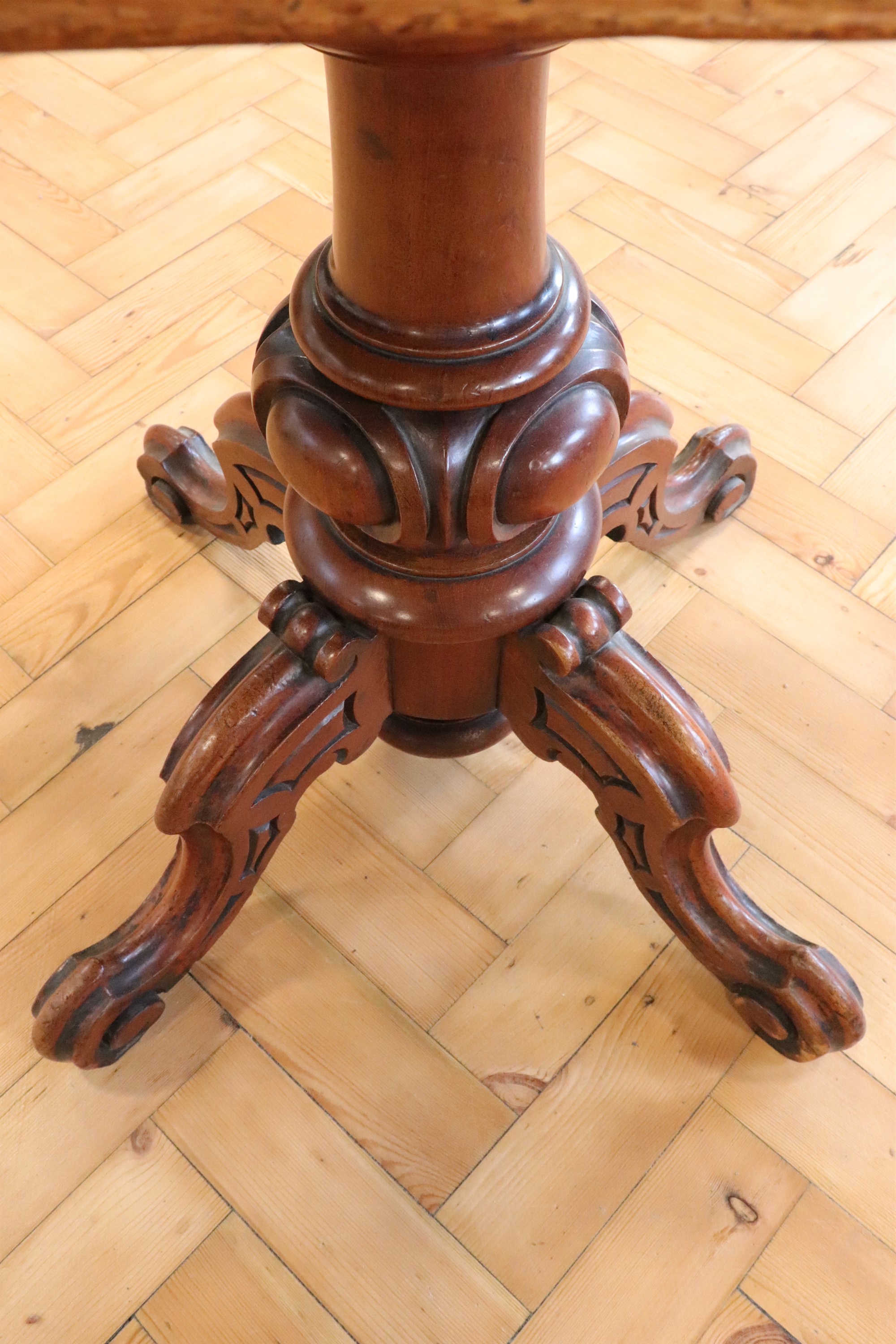 A Victorian mahogany turn-over-top tea table, 94 x 46 x 72 cm - Image 2 of 4