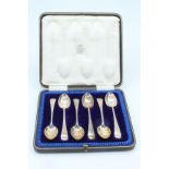 An Edwardian cased set of six Hanoverian pattern silver teaspoons, the terminals bearing an engraved