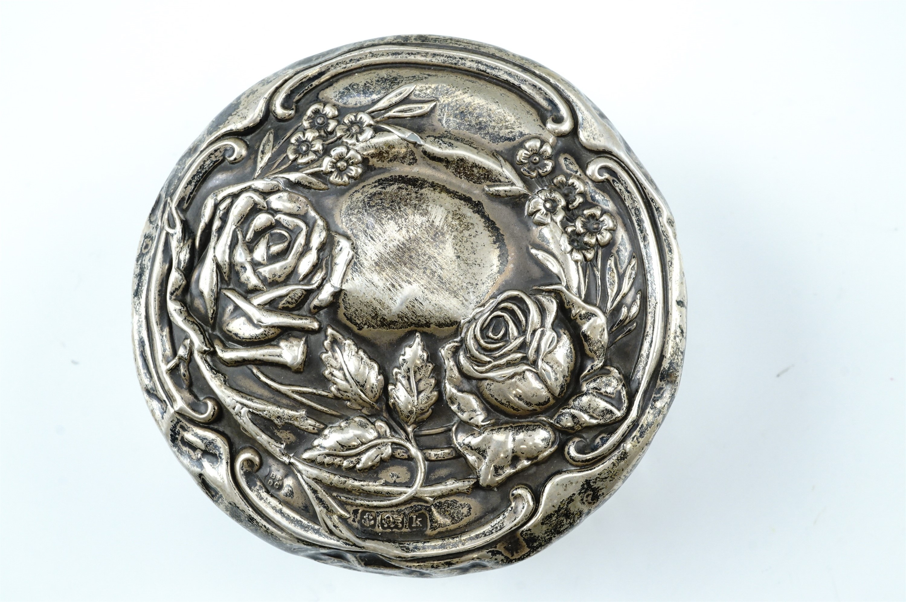 A silver-lidded cut glass dressing table tidy, the cover relief decorated in depiction of roses - Image 3 of 4