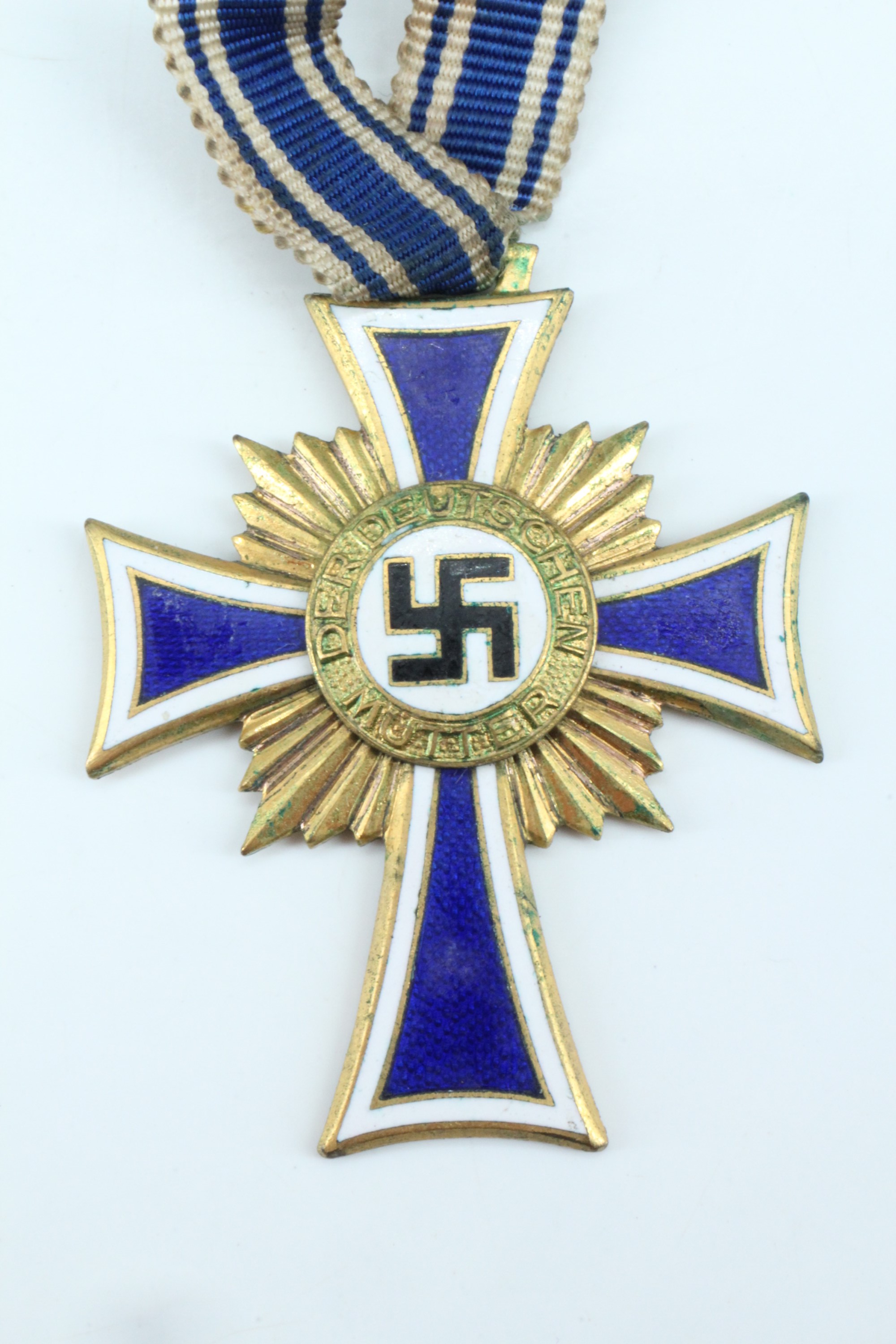 A German Third Reich Mother's Cross in gold, cased - Image 3 of 4