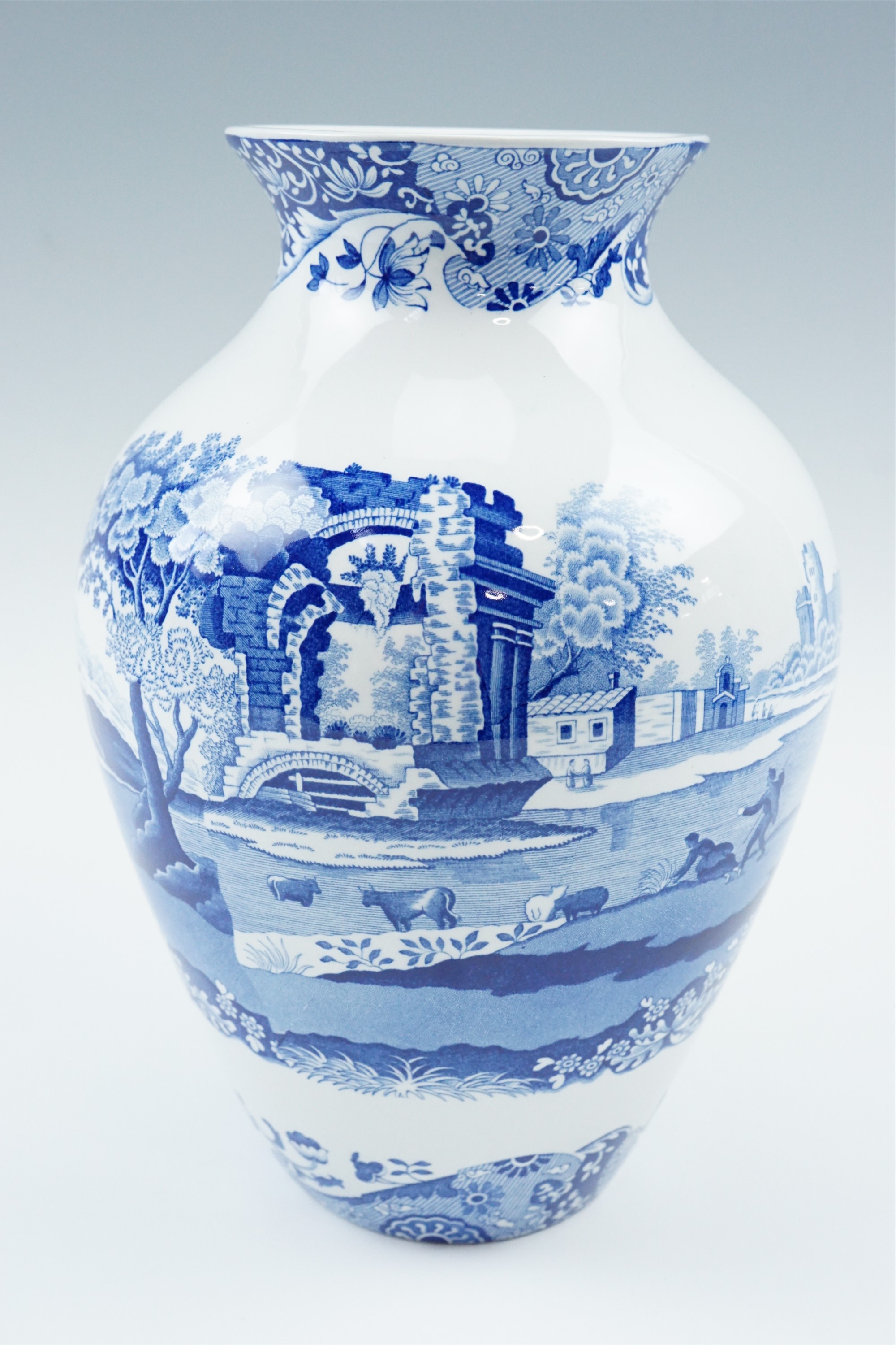 A Spode blue & white Italian ware vase, 26 cm