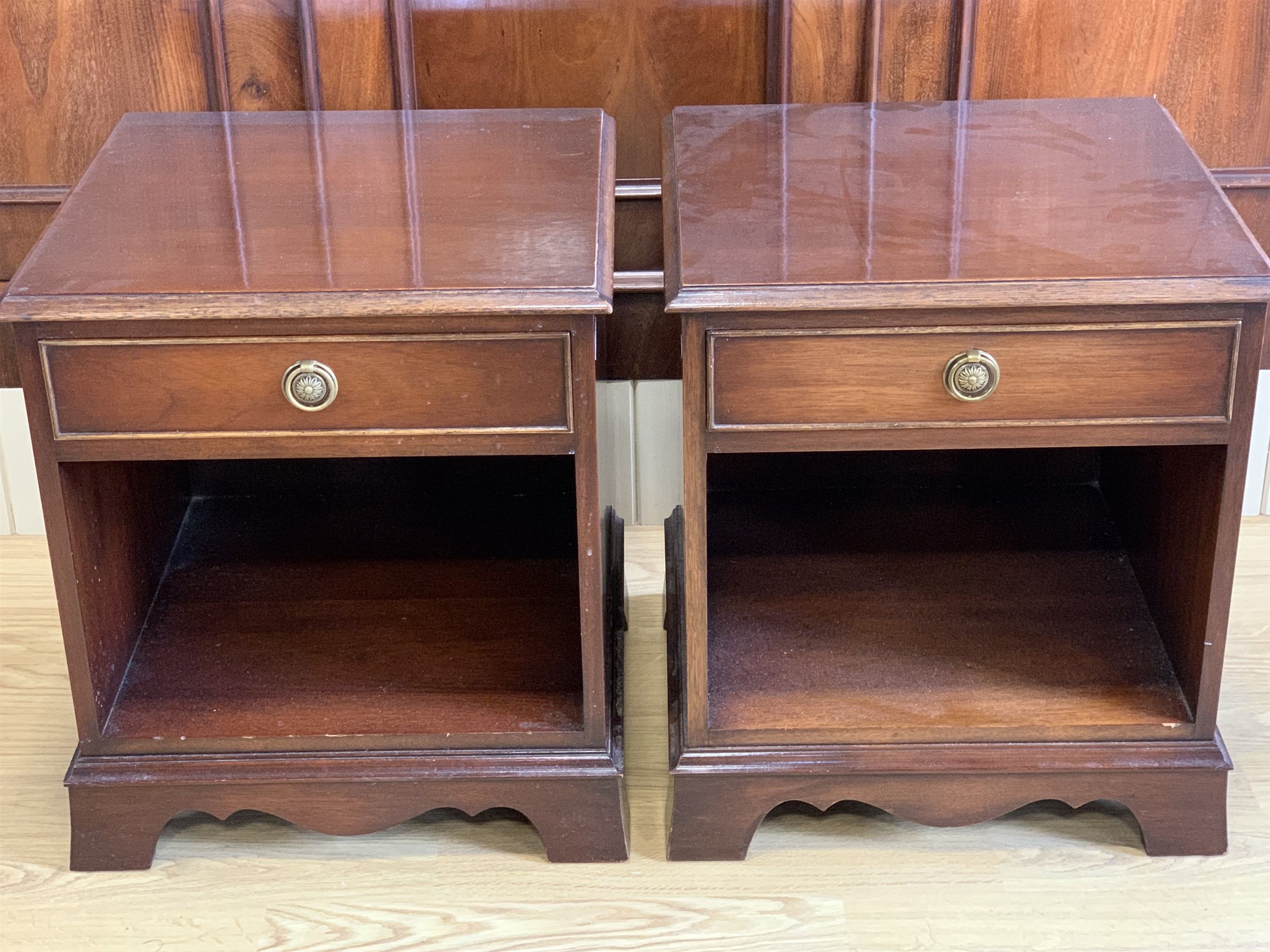 A pair of Reprodux Georgian-influenced mahogany bed side cabinets, 49 cm x 46 cm x 56 cm