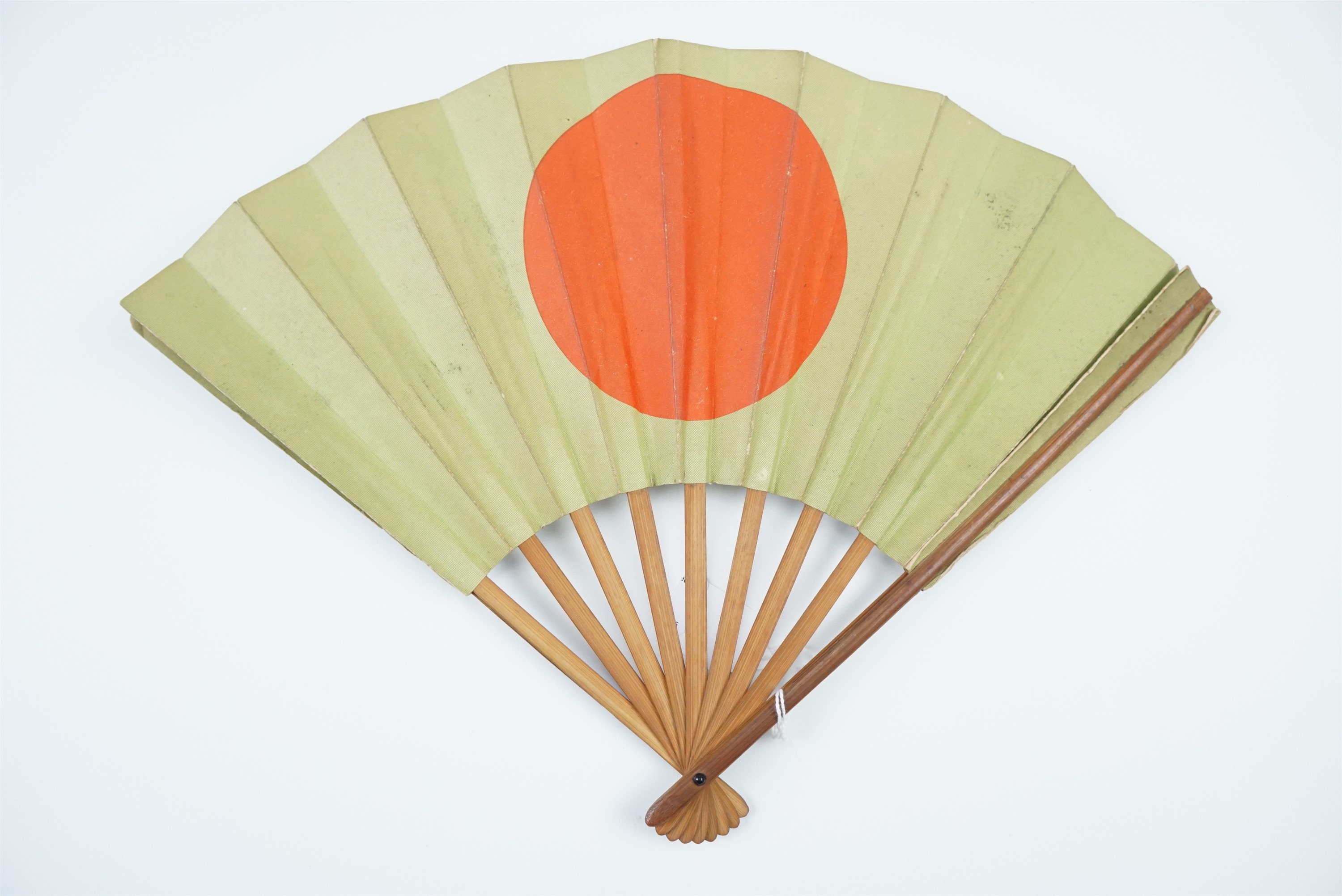 A Second World War period Imperial Japanese patriotic hinomaru fan, 25 cm - Image 2 of 4