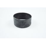 A Great War French patriotic napkin ring, faced with a representation of a 75 mm artillery piece